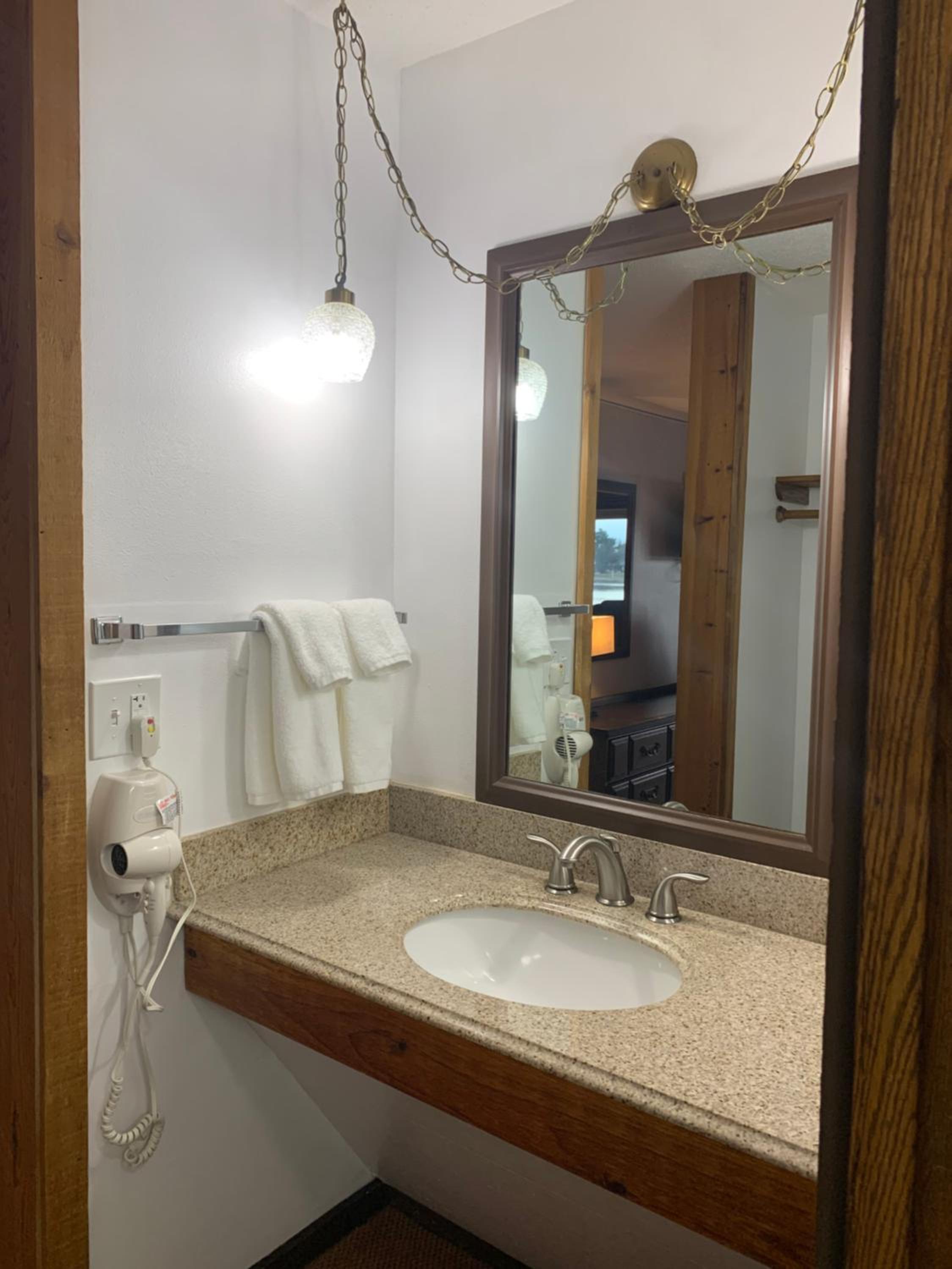 Bridge Inn Tomahawk -1st Floor, 2 Queen Size Bed, Walkout, River View view 5