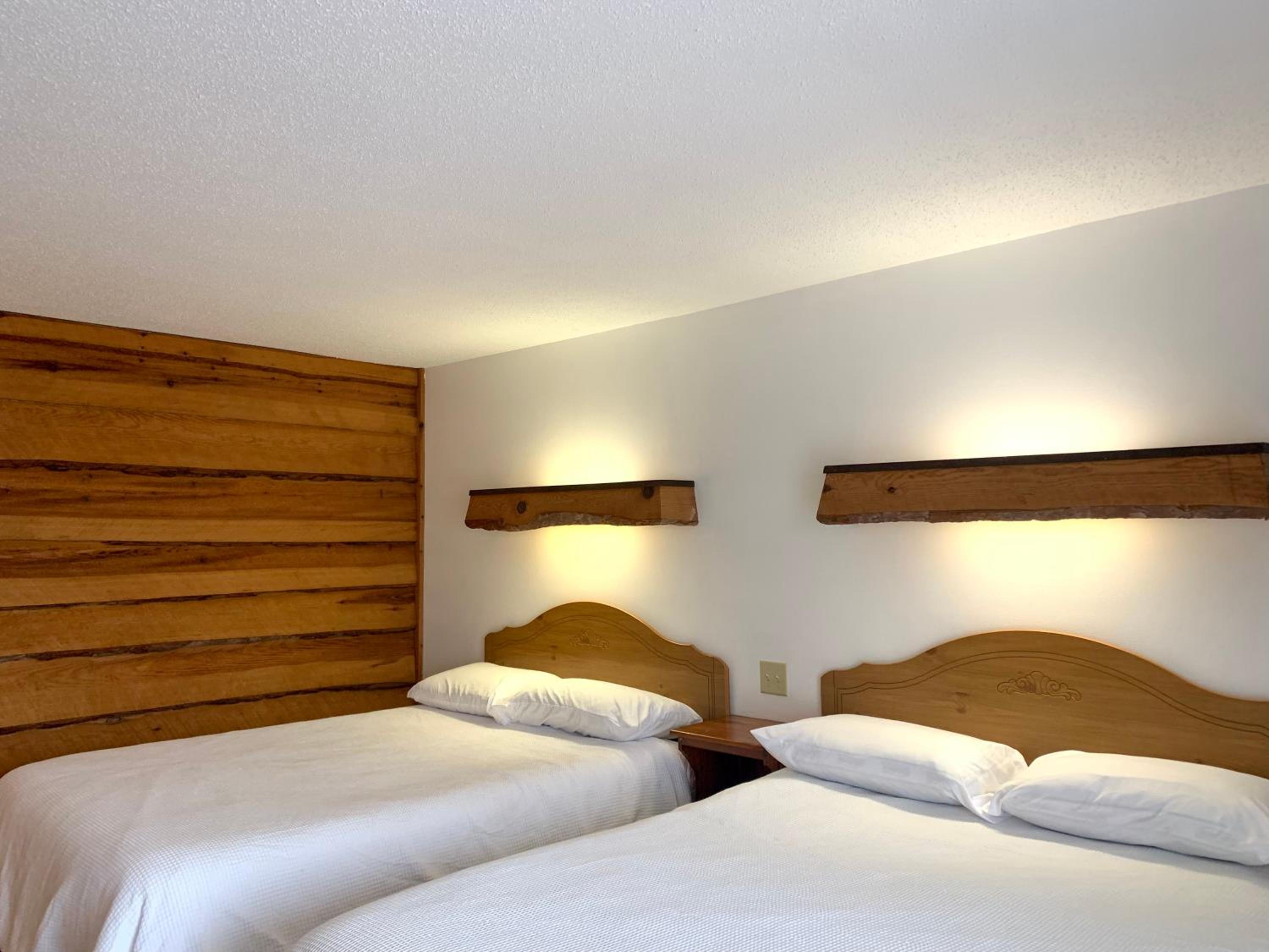 Bridge Inn Tomahawk -1st Floor, 2 Queen Size Bed, Walkout, River View view 2