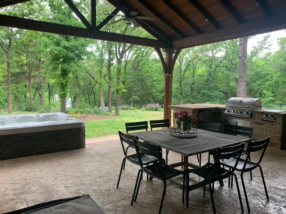 Quiet 1 Acre Lake House Nestled in the Woods 4B/4B view 3