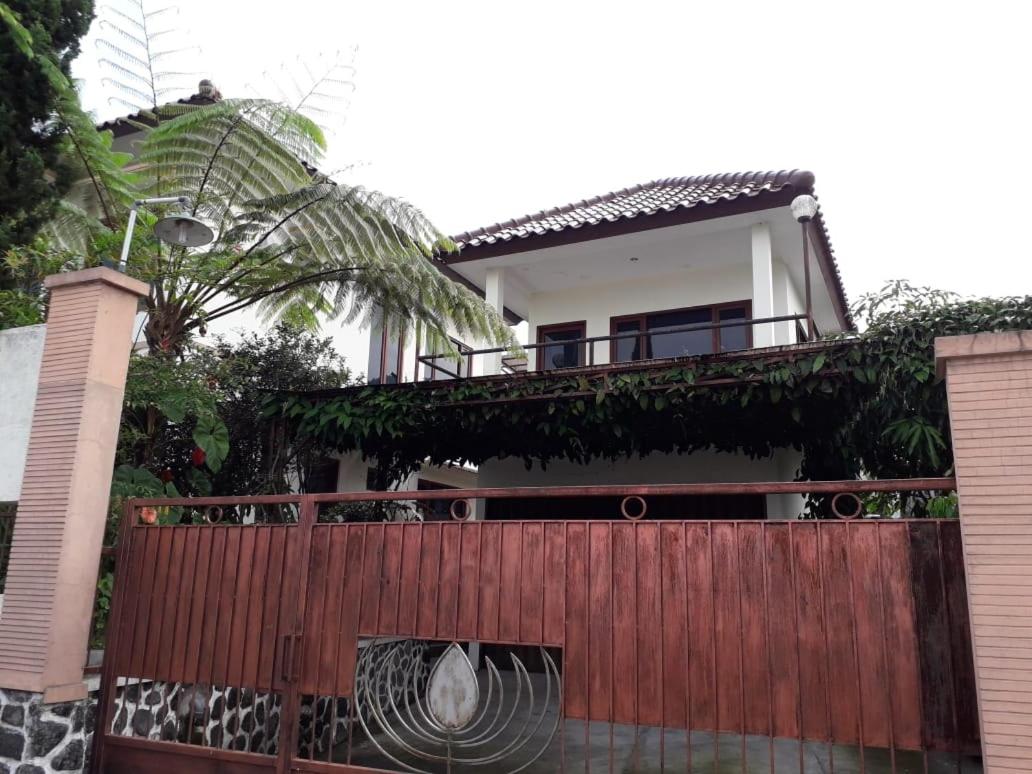 Villa Kusuma Tawangmangu view 4