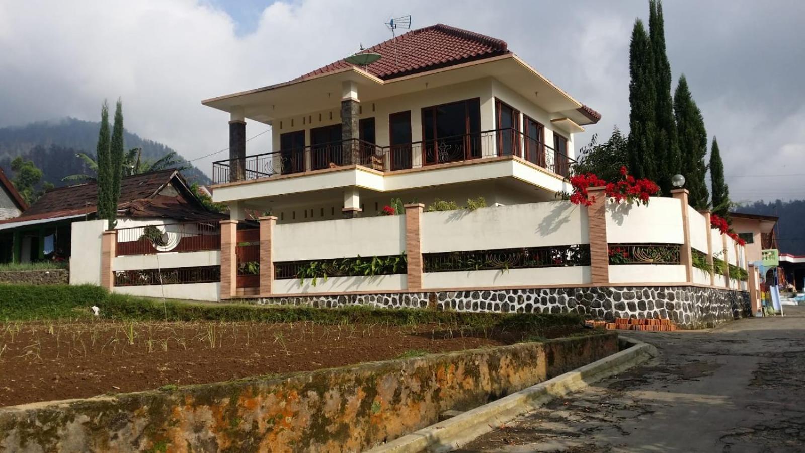 Villa Kusuma Tawangmangu view 5