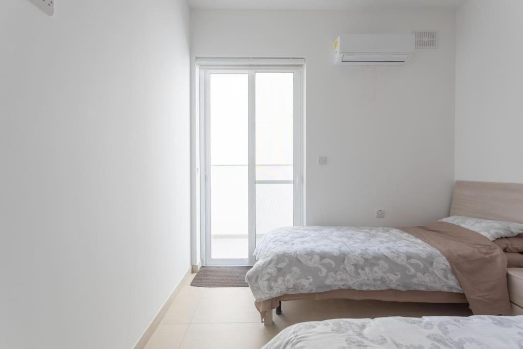 Full Air-conditioned, 2 Bedroom Apt. view 2