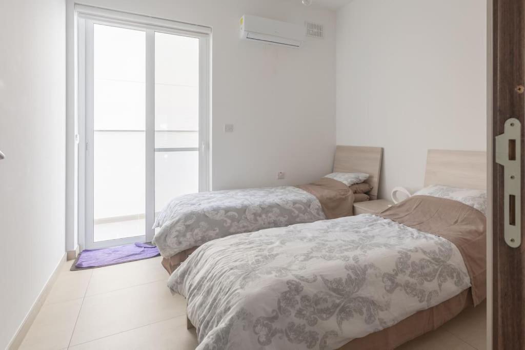 Full Air-conditioned, 2 Bedroom Apt. view 5