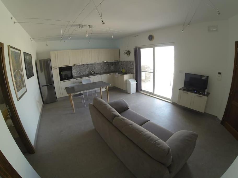 Stunning Penthouse. Fully A/C 95sqm one bedroom view 4