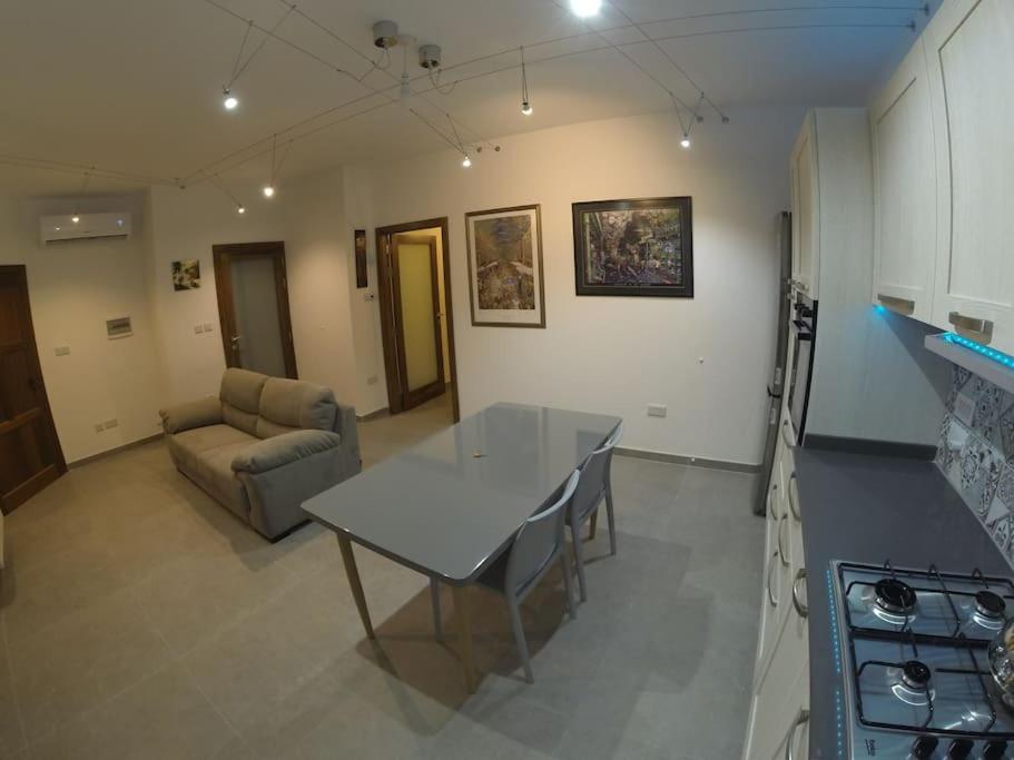 Stunning Penthouse. Fully A/C 95sqm one bedroom view 3