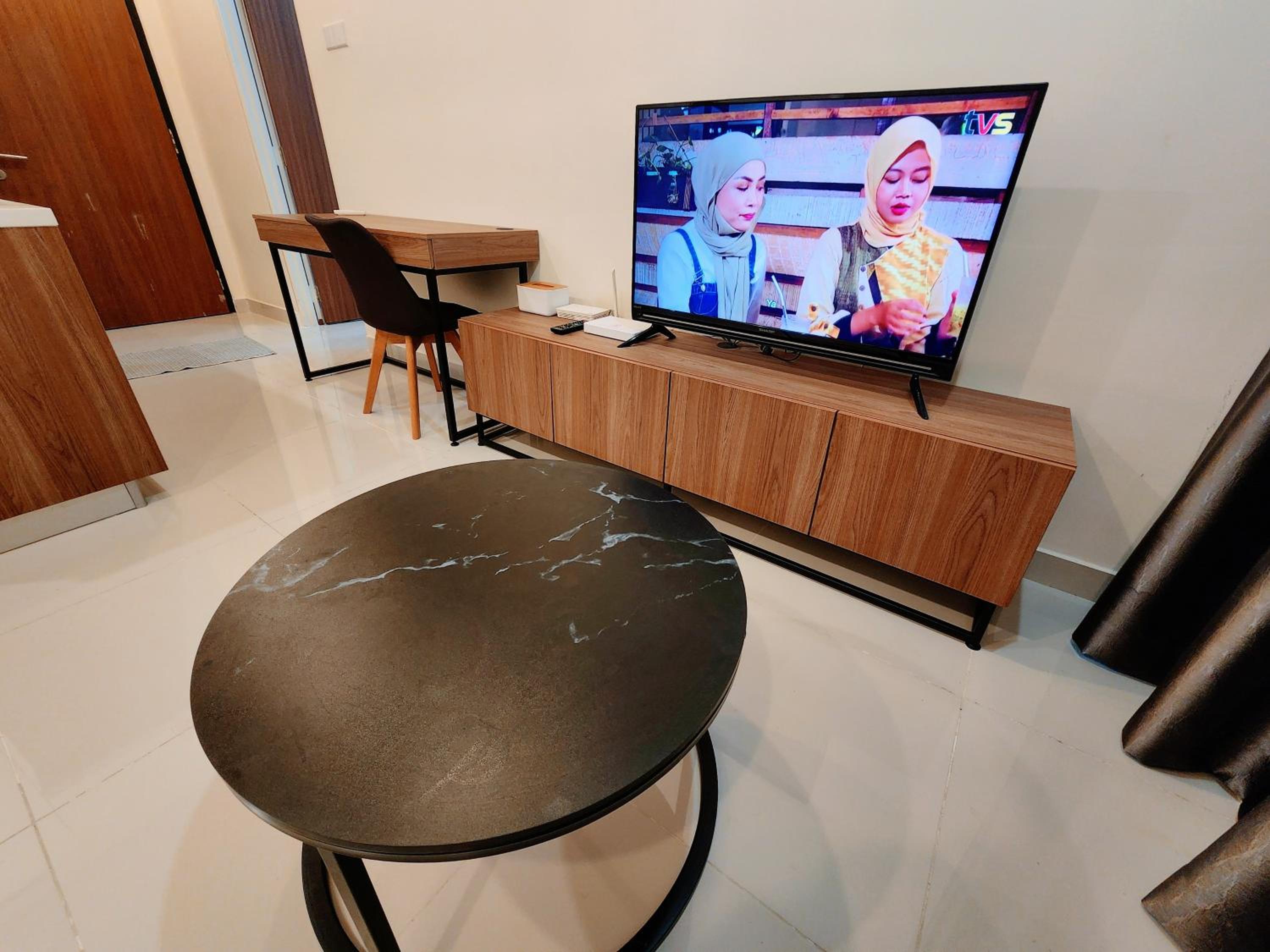 Kozi Square Twin Room with Smart TV & free Wi-fi photo 6