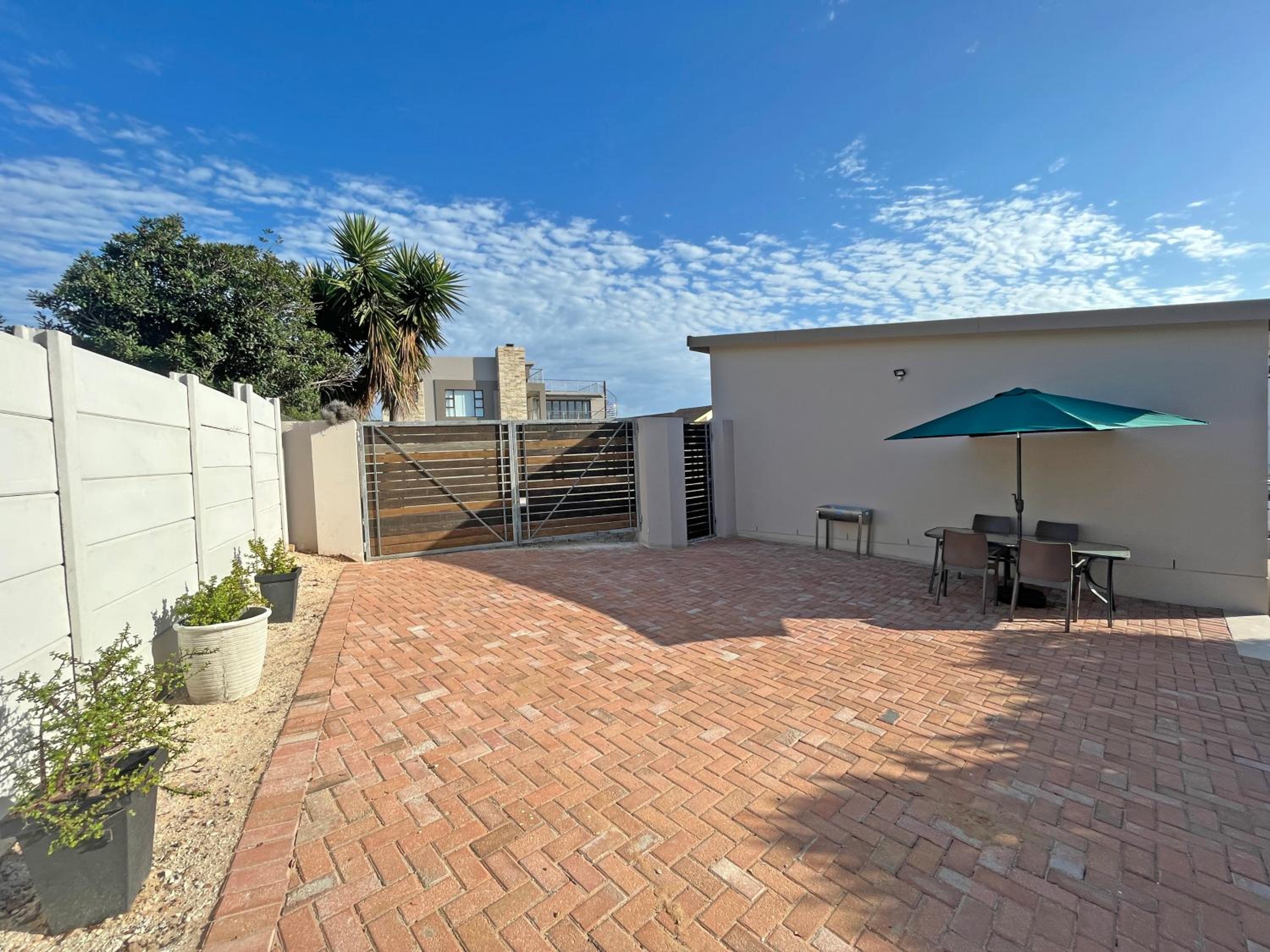 Jeffreysbay charming wooden house close to beach