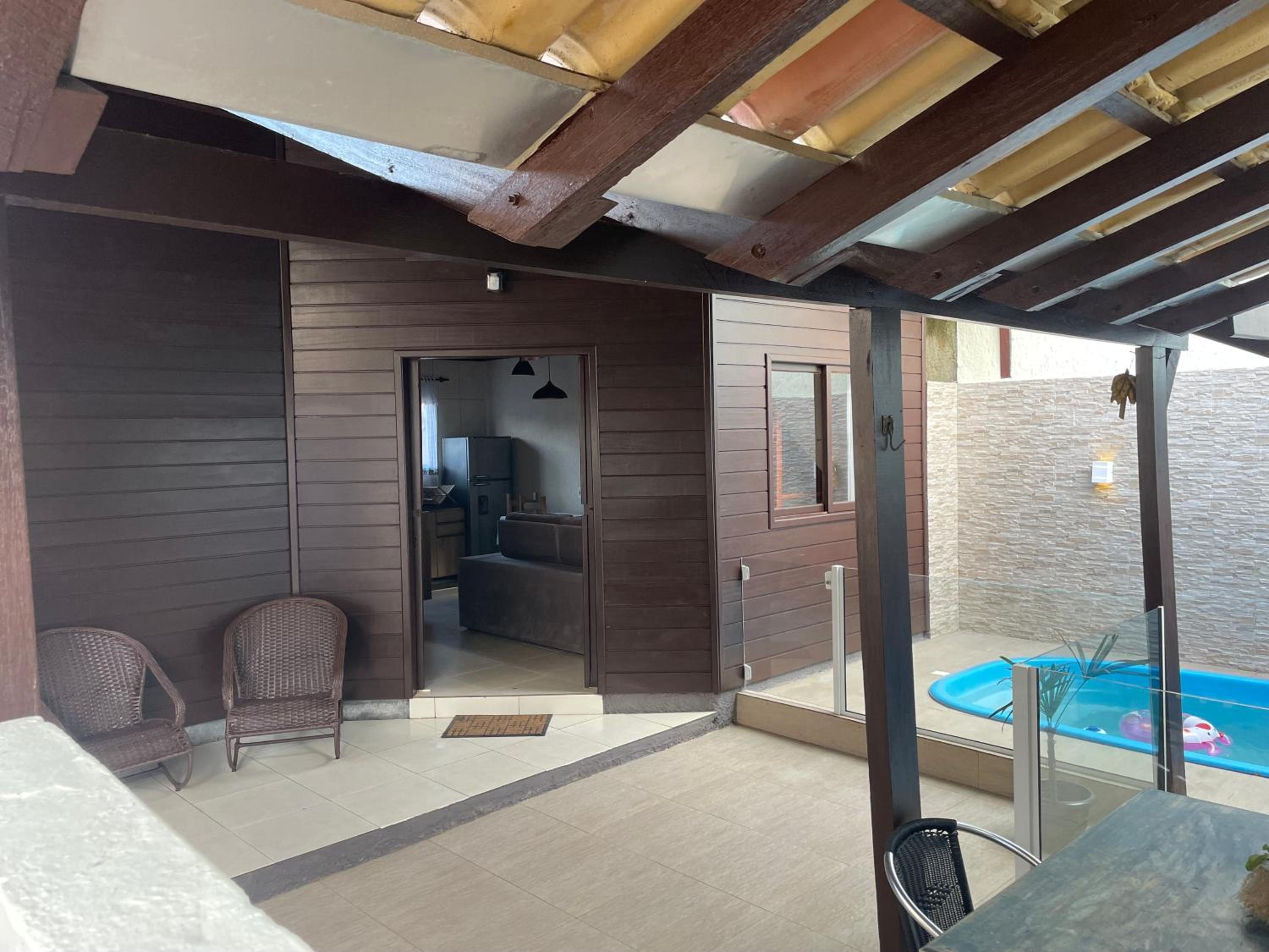 Sobrado com piscina no Santinho