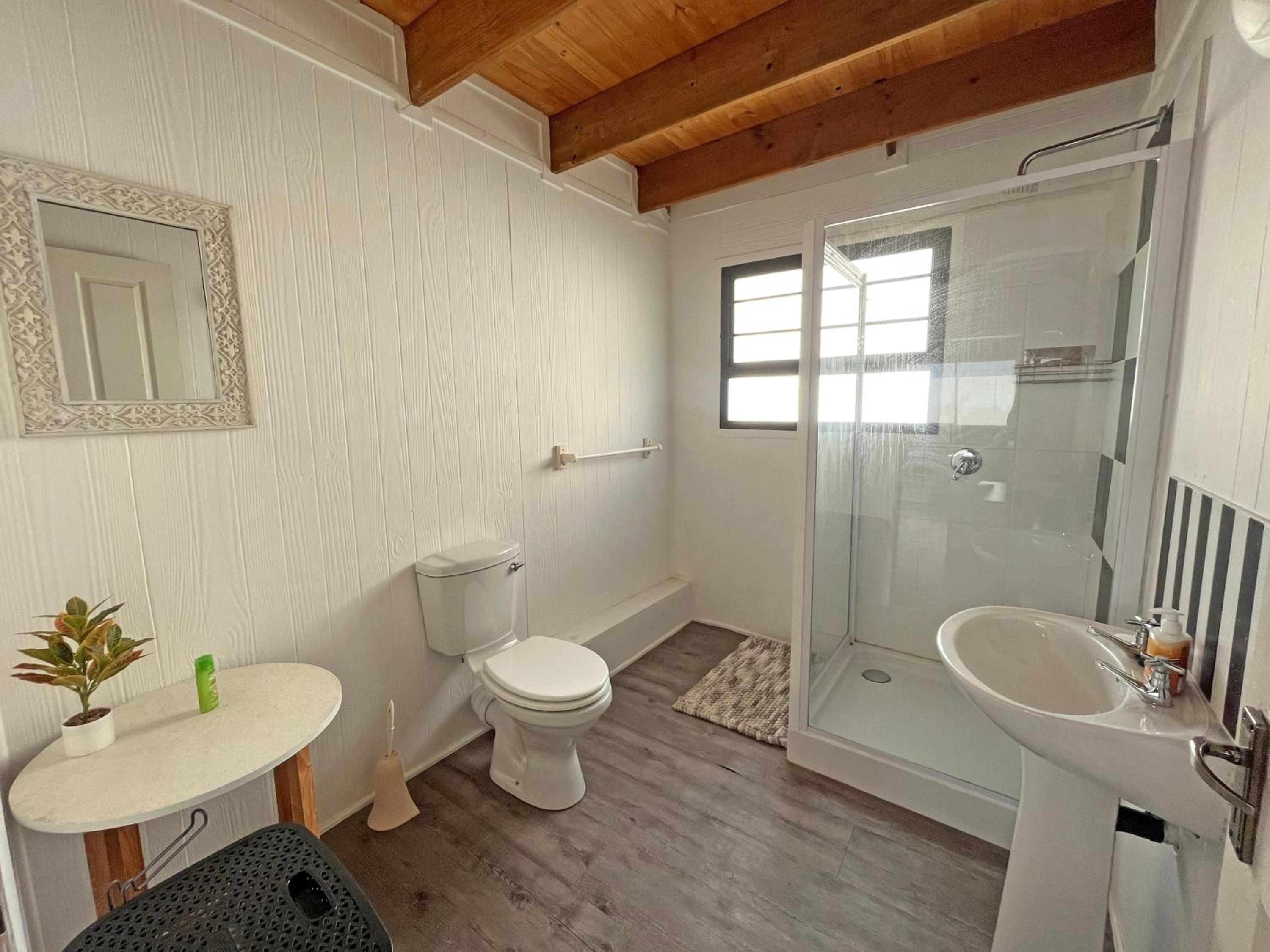 Jeffreysbay charming wooden house close to beach