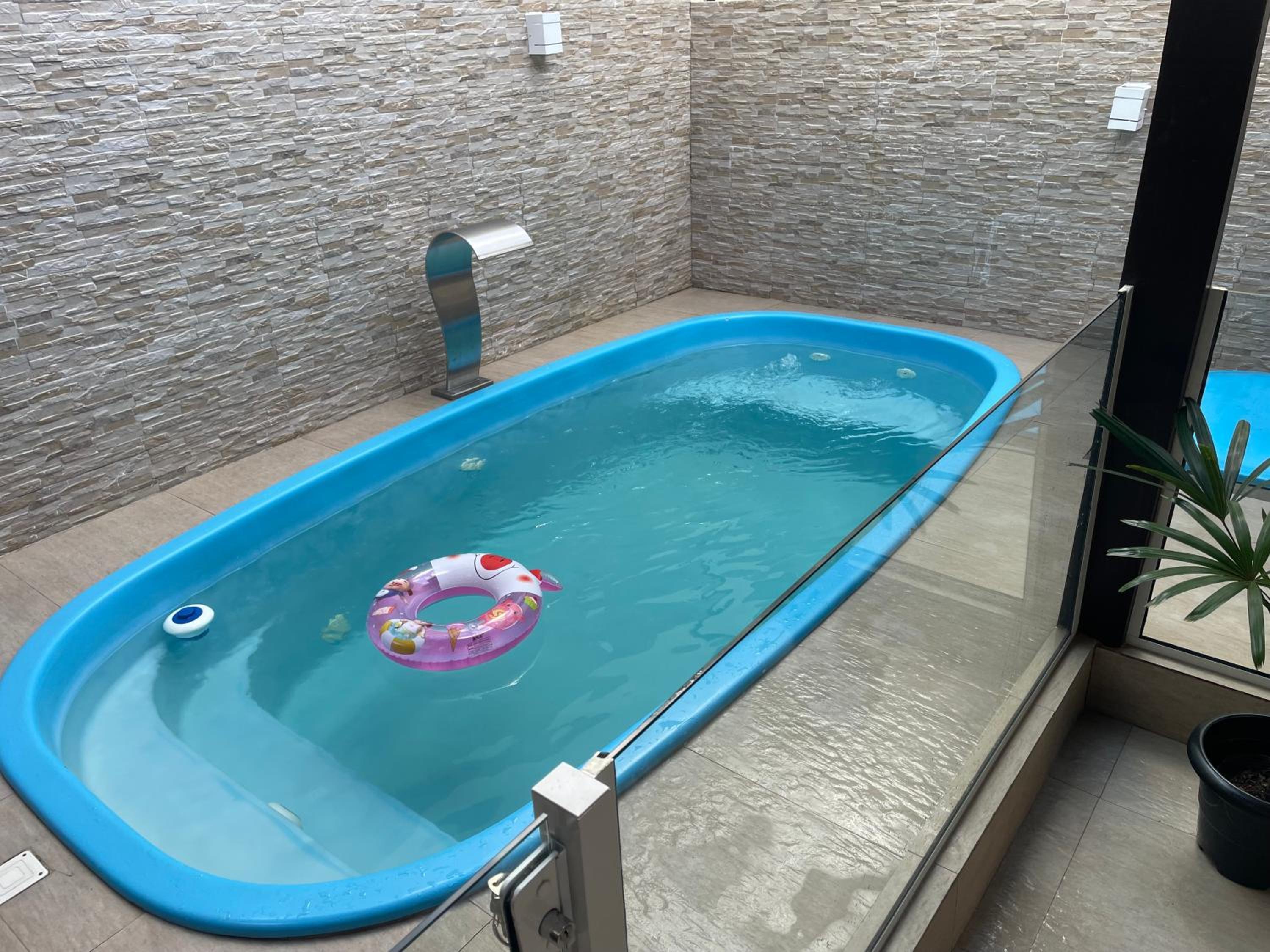 Sobrado com piscina no Santinho