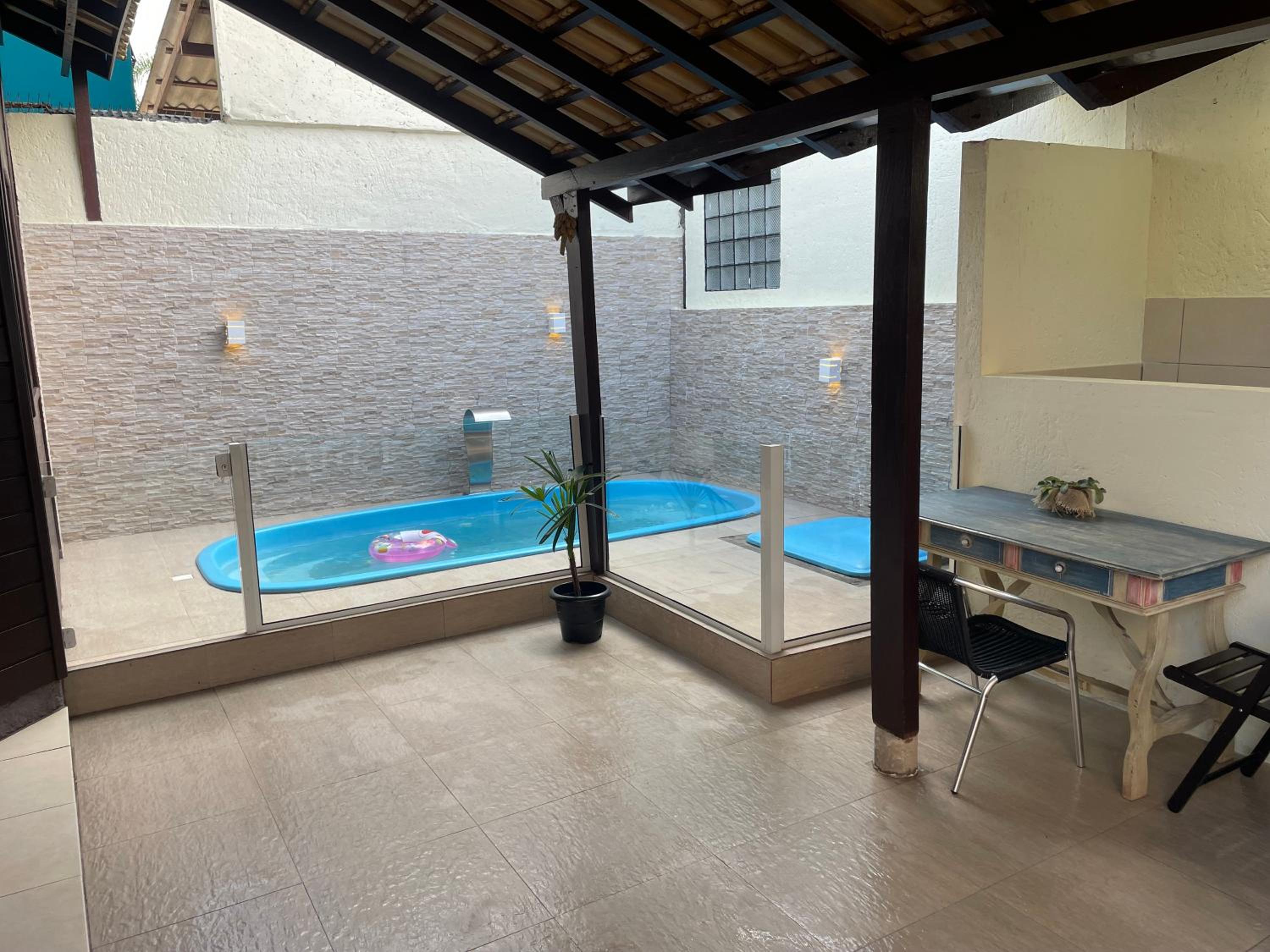 Sobrado com piscina no Santinho