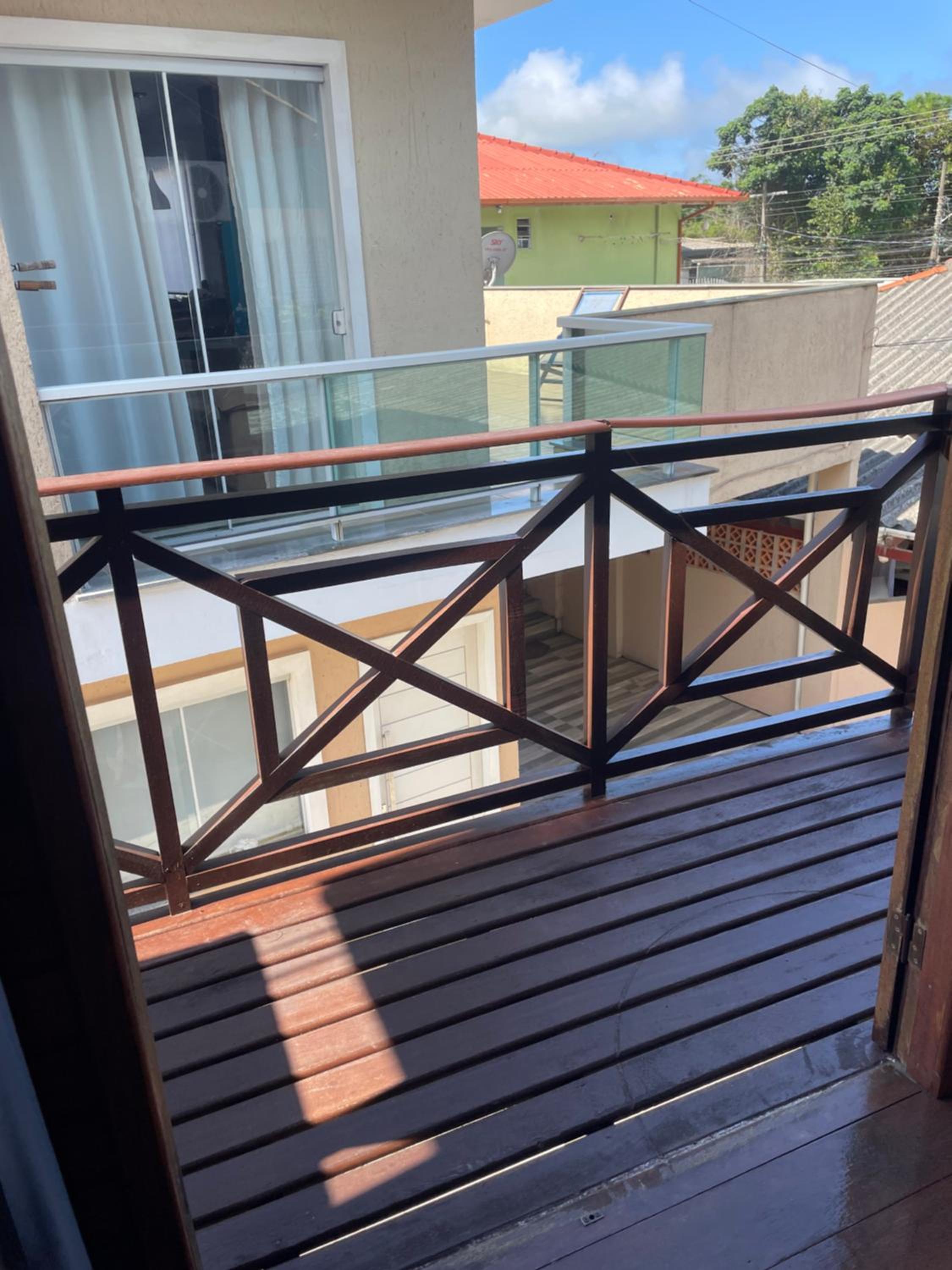 Sobrado com piscina no Santinho