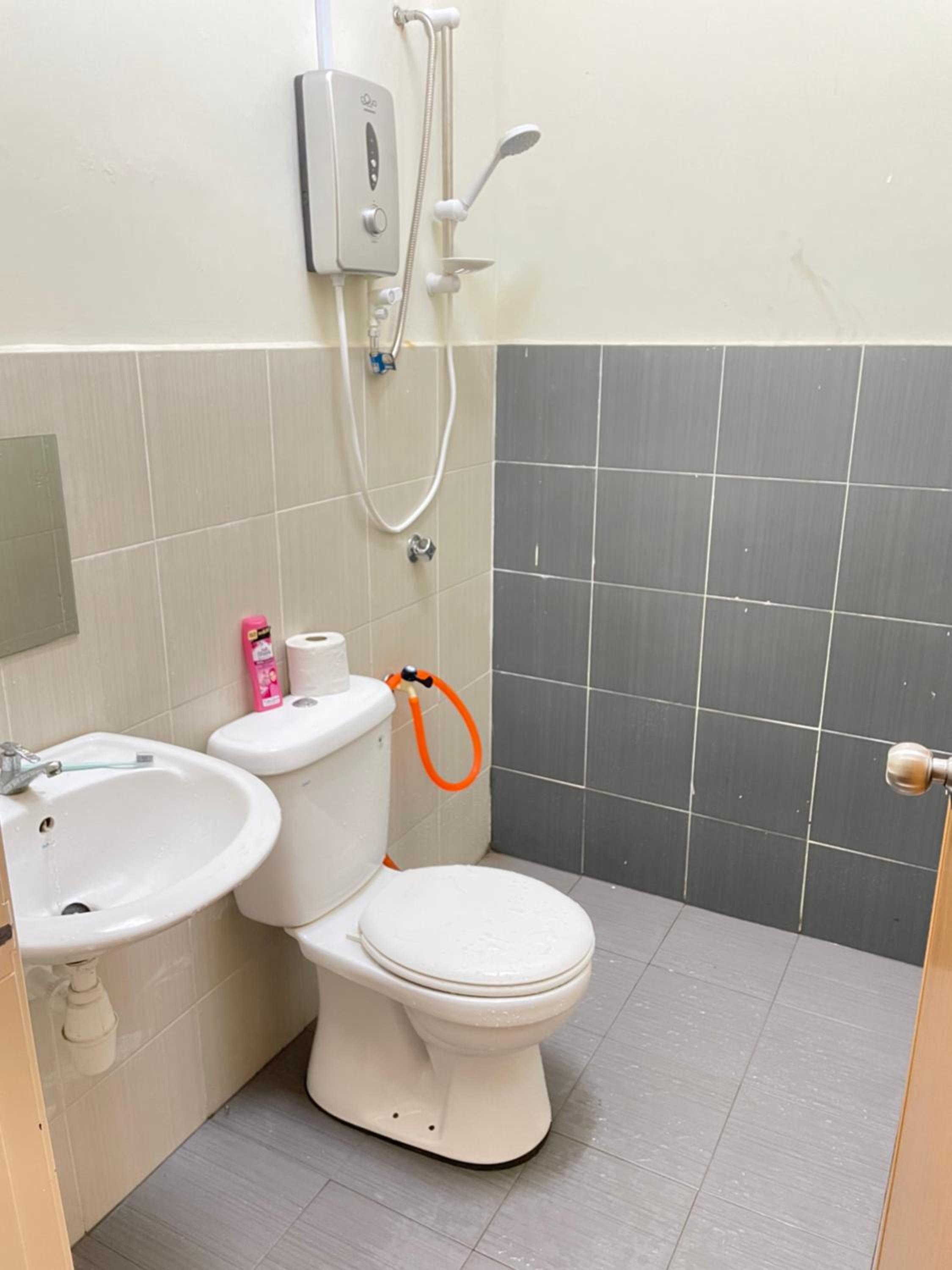 Kuza Homes Batu Berendam photo 6