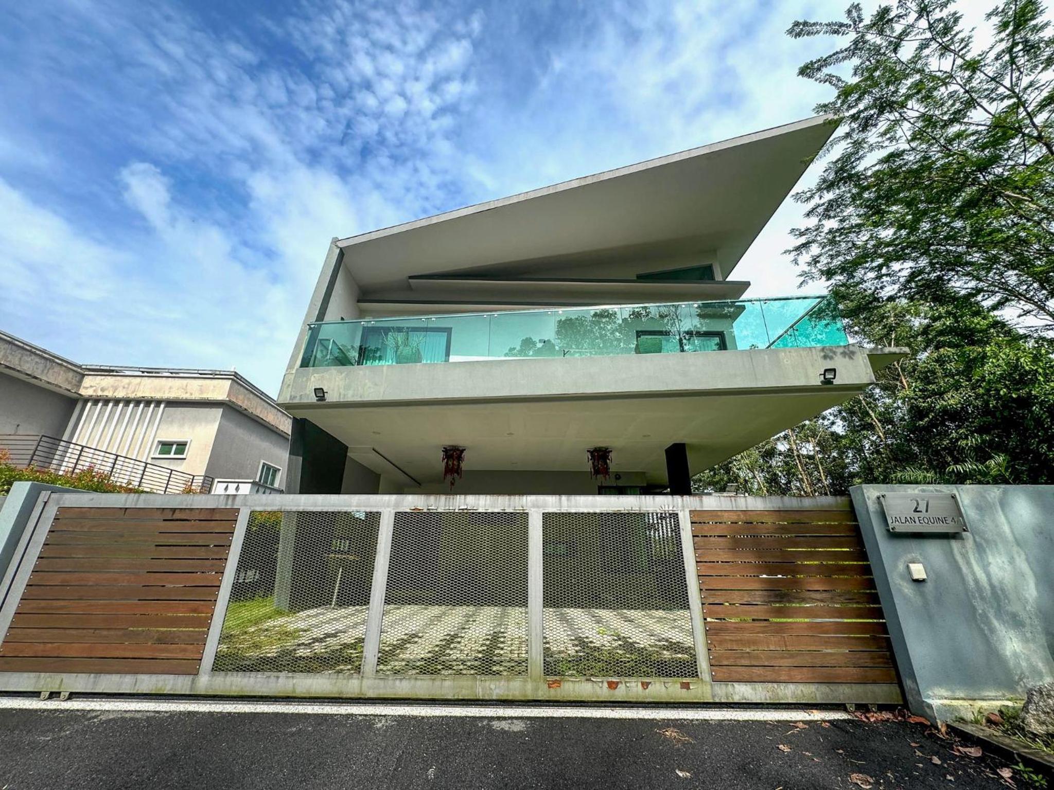 Seri Kembangan Equine Villa with Pool by Iconique photo 1