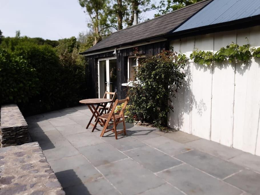 Hotel Cosy Cabin near Lough Hyne - Image 1