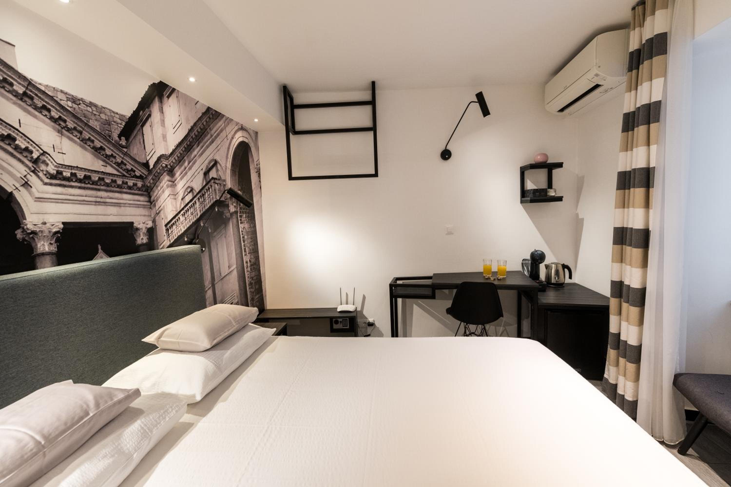 Split city centre room view 3