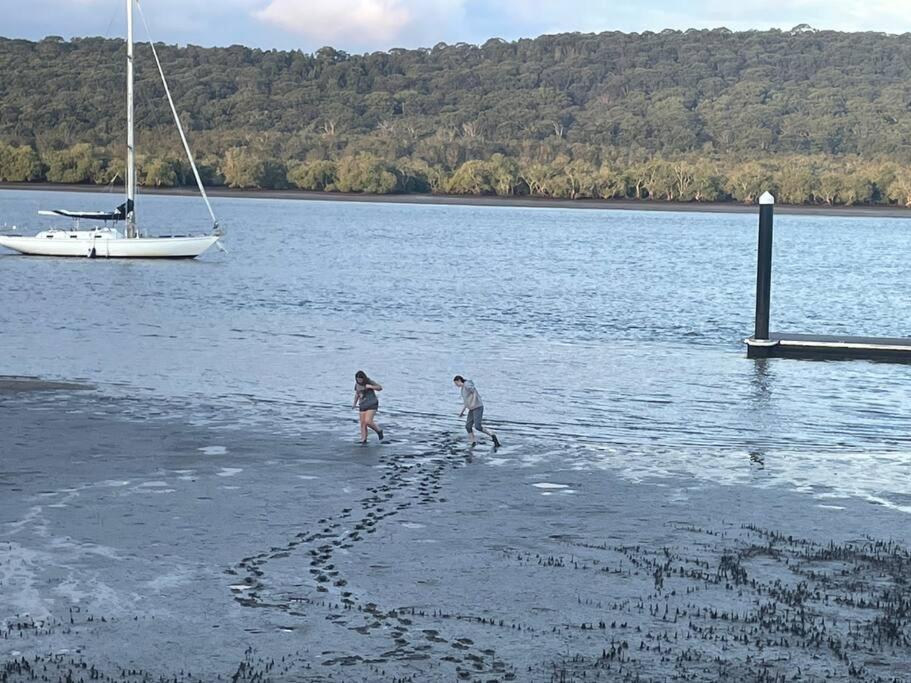 Waterfront, Deep Water Pontoon, views to Straddie