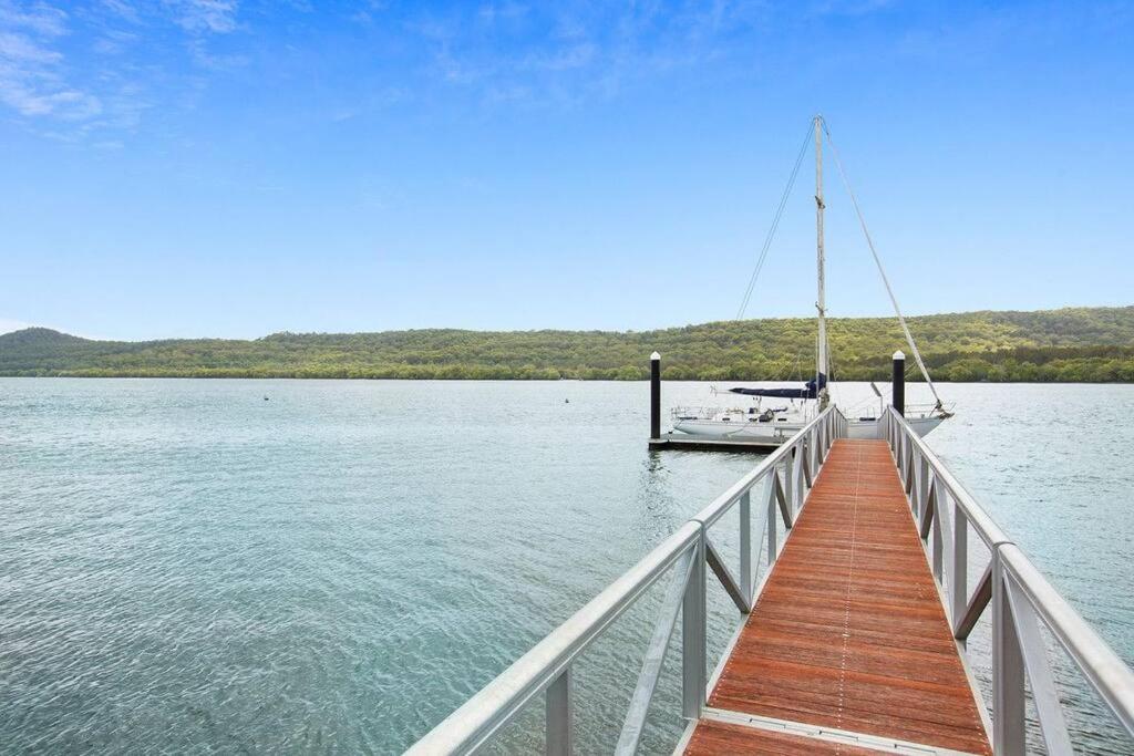Waterfront, Deep Water Pontoon, views to Straddie