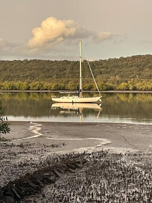 Waterfront, Deep Water Pontoon, views to Straddie