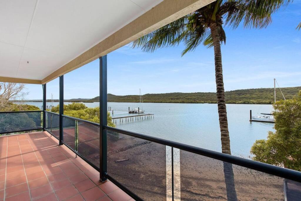 Waterfront, Deep Water Pontoon, views to Straddie