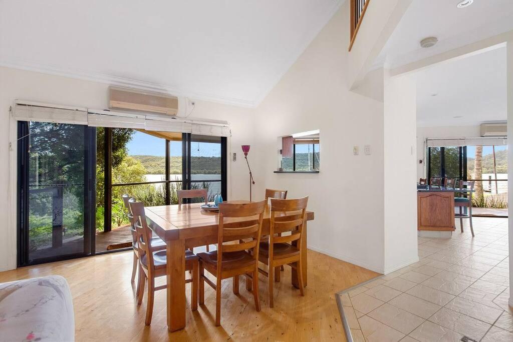 Waterfront, Deep Water Pontoon, views to Straddie