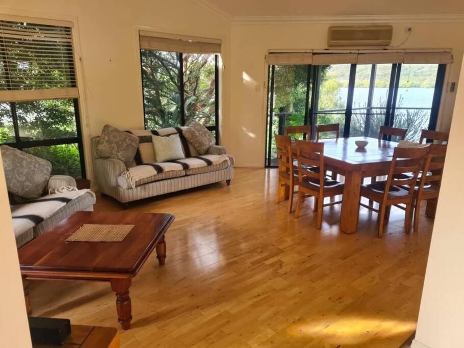 Waterfront, Deep Water Pontoon, views to Straddie