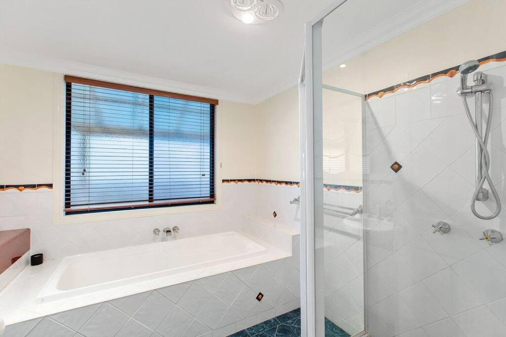 Waterfront, Deep Water Pontoon, views to Straddie