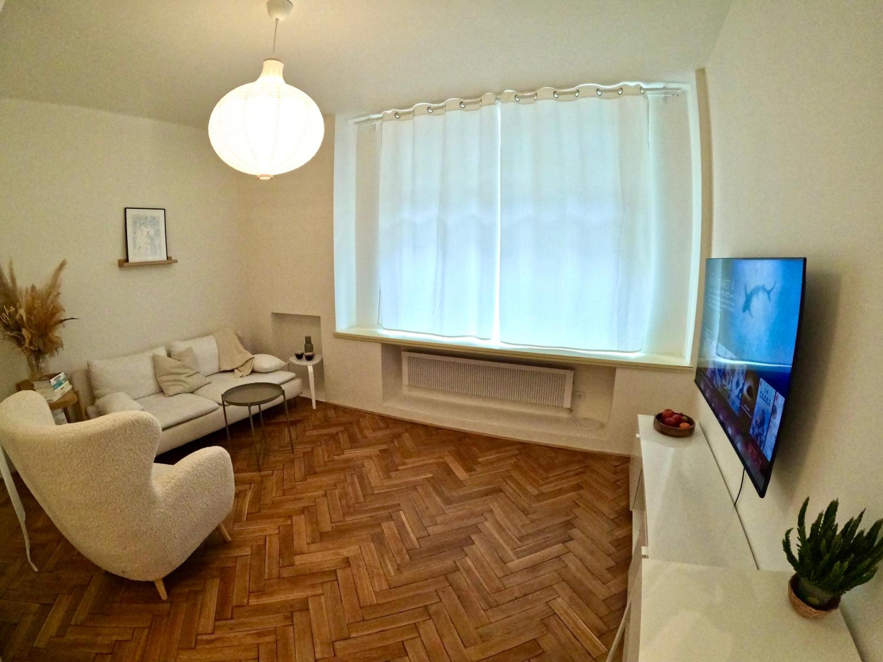 Urban Retreat I Modern Boho Apartments in Lovely Letná District - 10 minutes from Old Town
