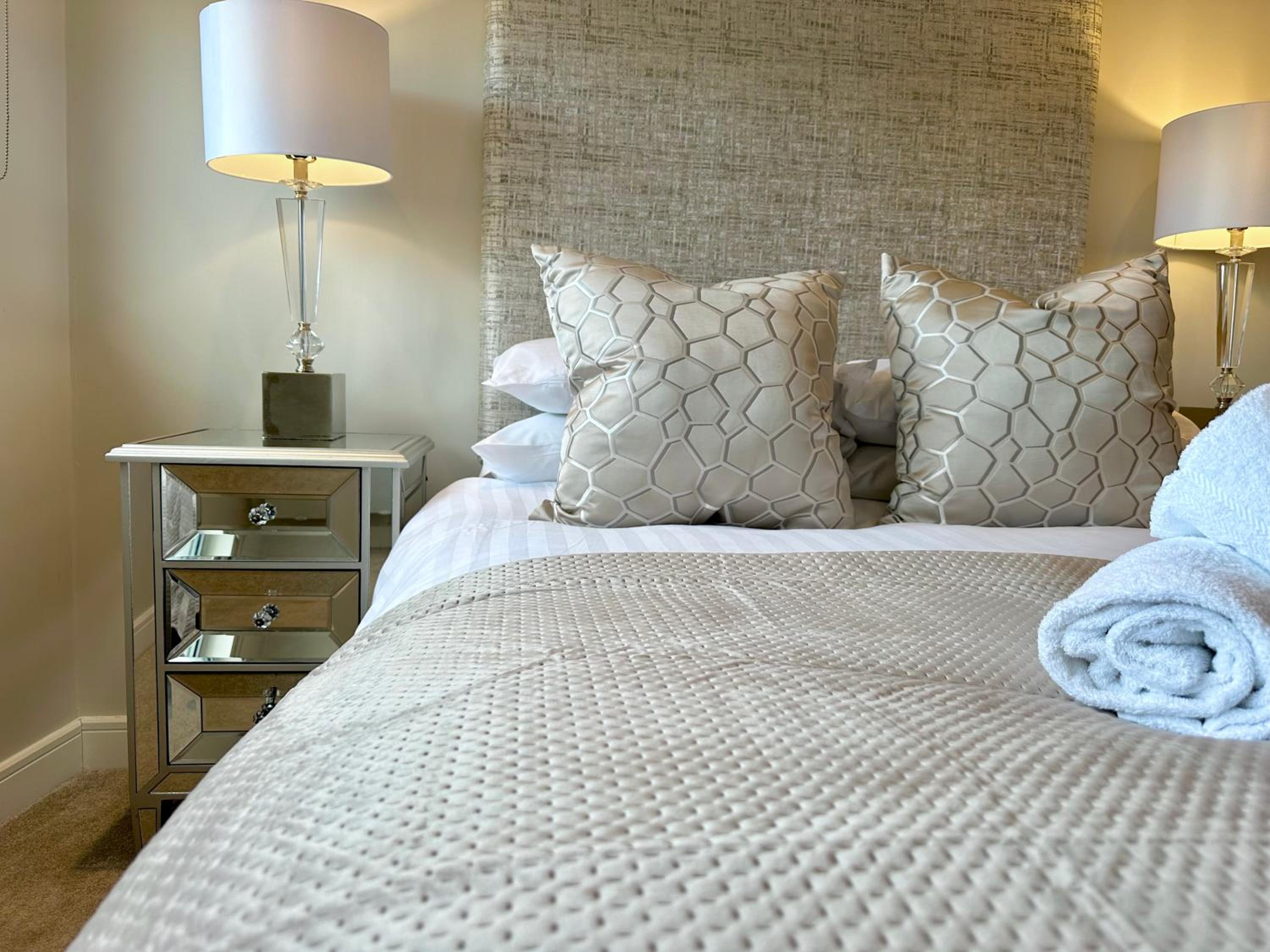 Superior Apartment In Cardiff City Centre view 5