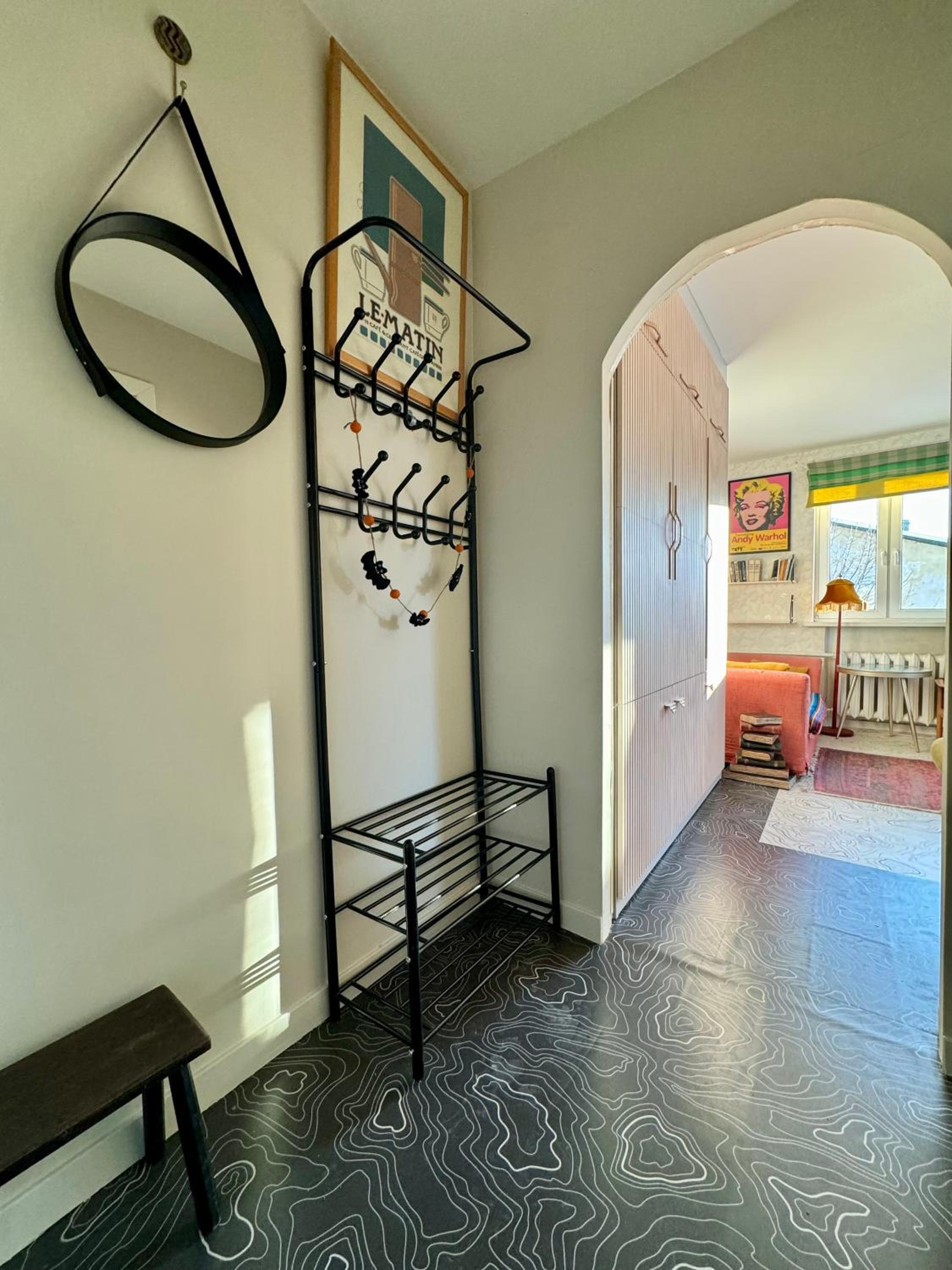 LITTLE LONDON ONE boutique apartment Netflix TV Old Town