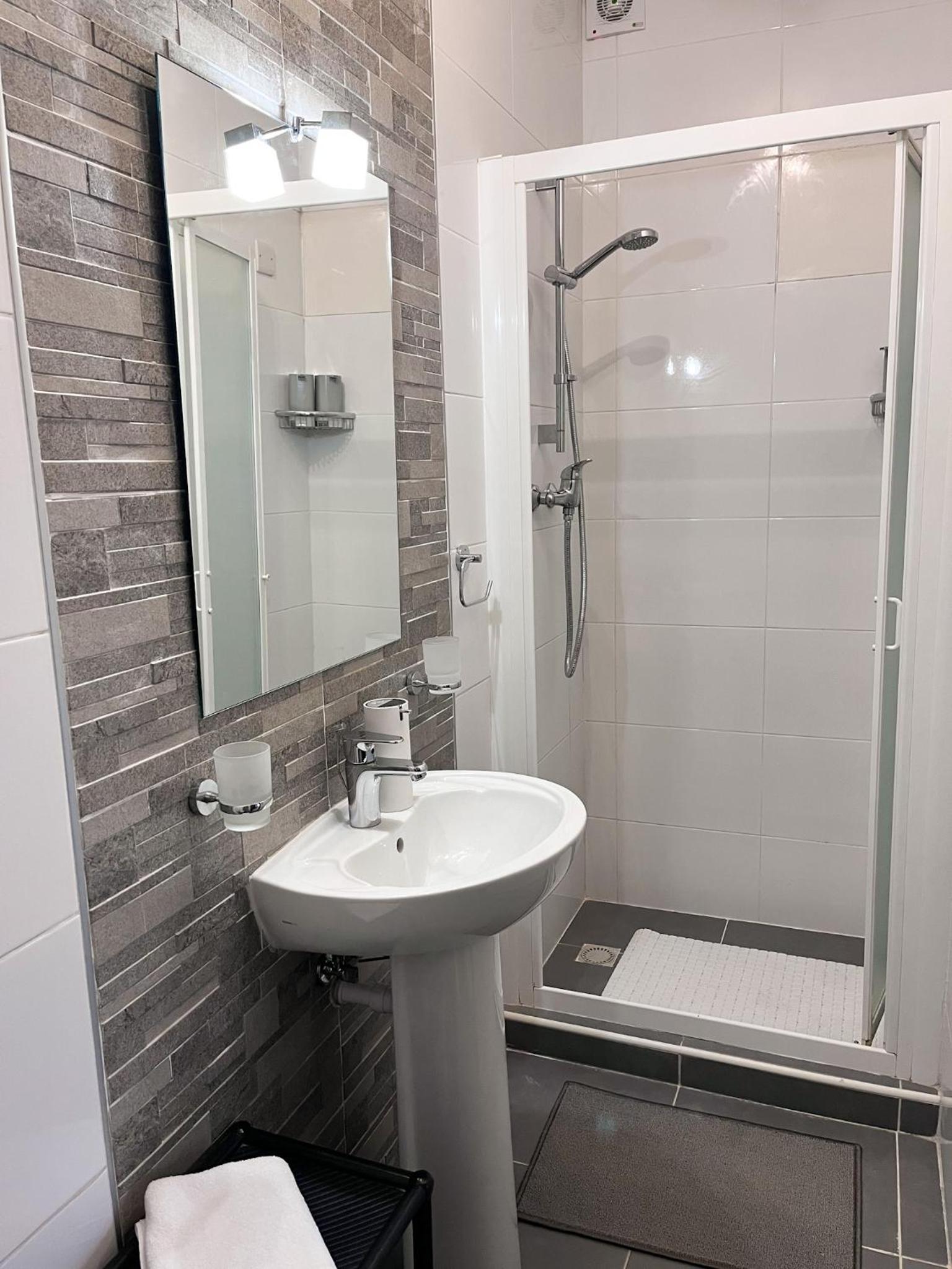 Modern Spacious 2BD Penthouse with 2 Terraces - Close to Luqa Airport