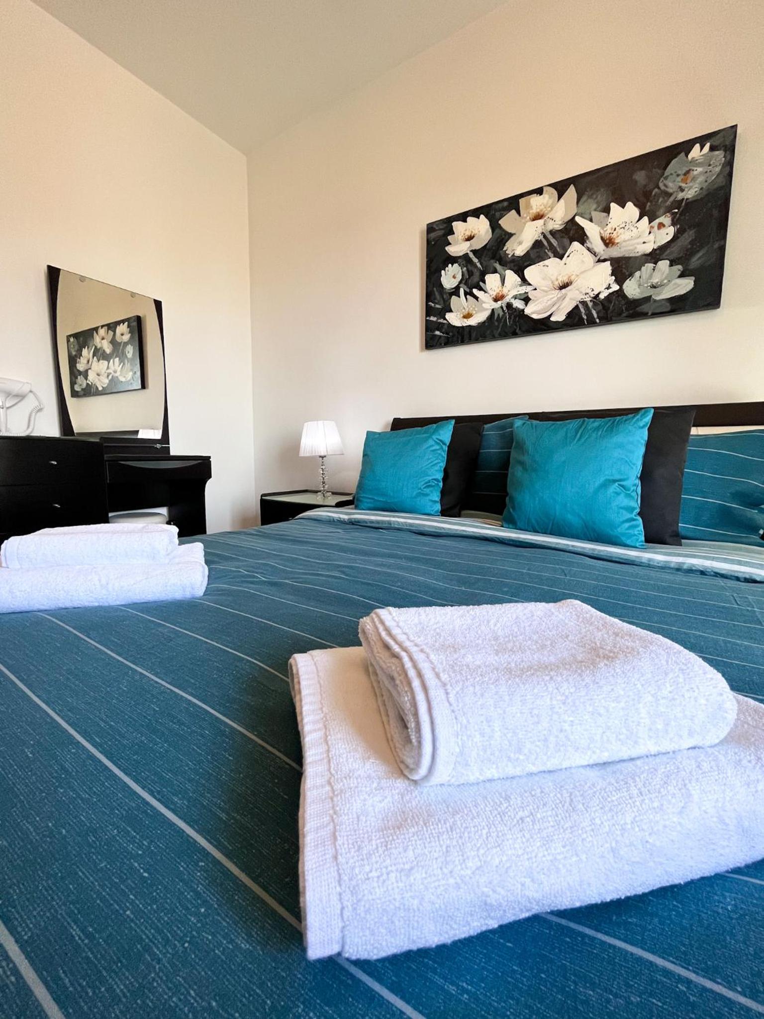 Modern Spacious 2BD Penthouse with 2 Terraces - Close to Luqa Airport