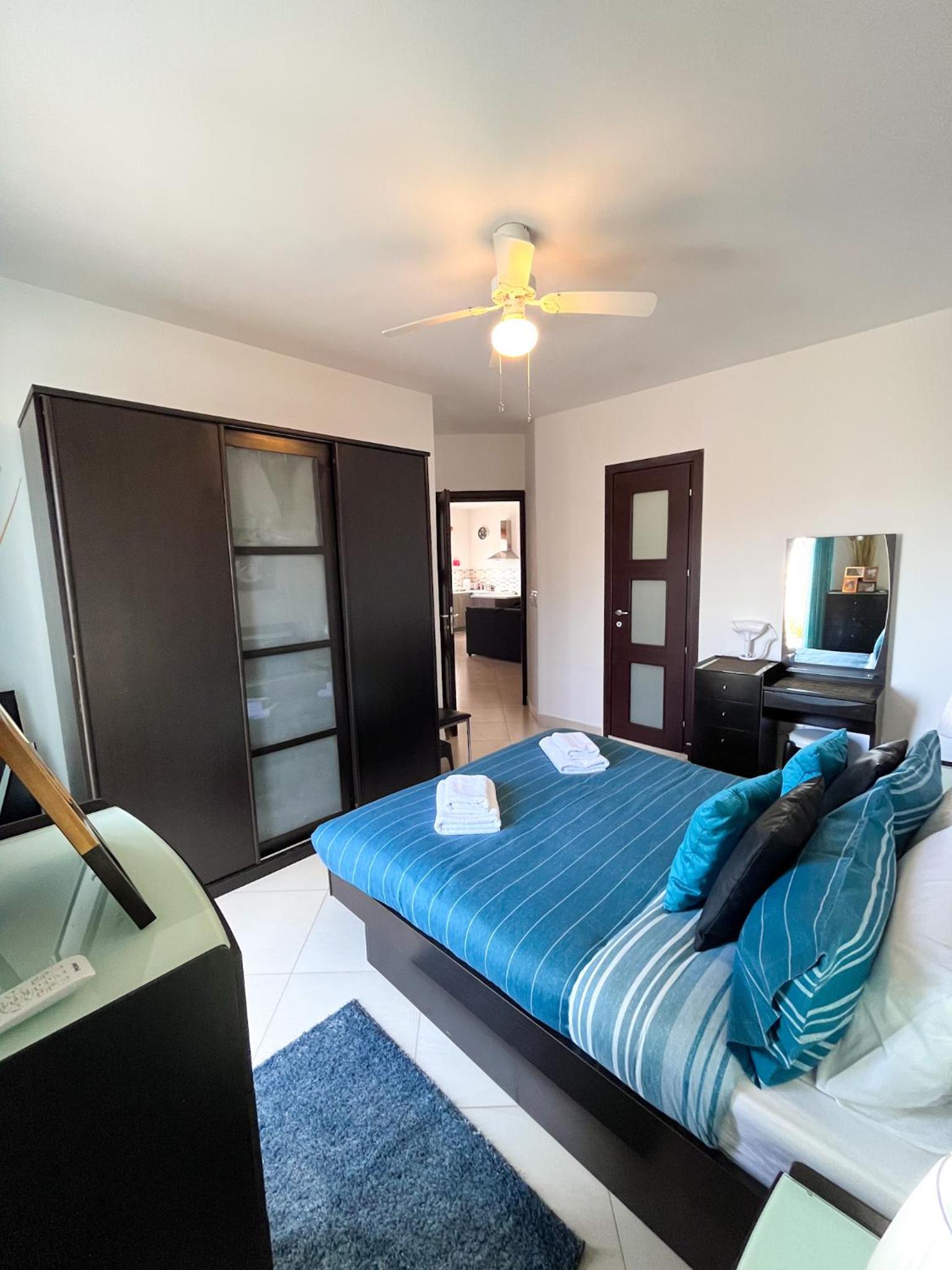 Foto 14 de 20 de Modern Spacious 2BD Penthouse with 2 Terraces - Close to Luqa Airport