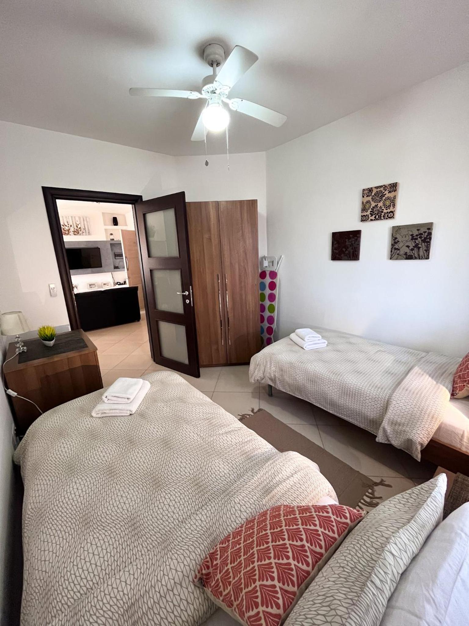 Modern Spacious 2BD Penthouse with 2 Terraces - Close to Luqa Airport