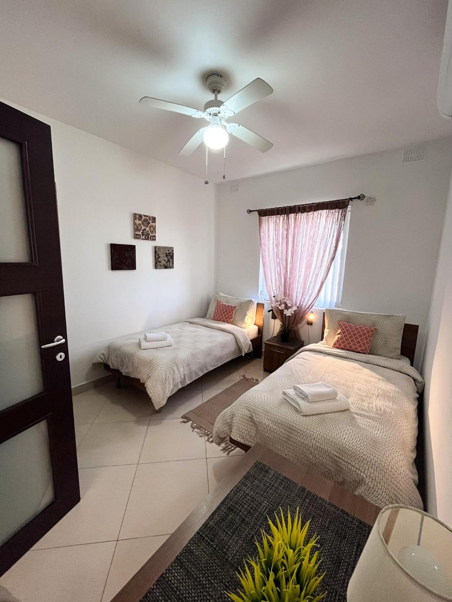 Modern Spacious 2BD Penthouse with 2 Terraces - Close to Luqa Airport