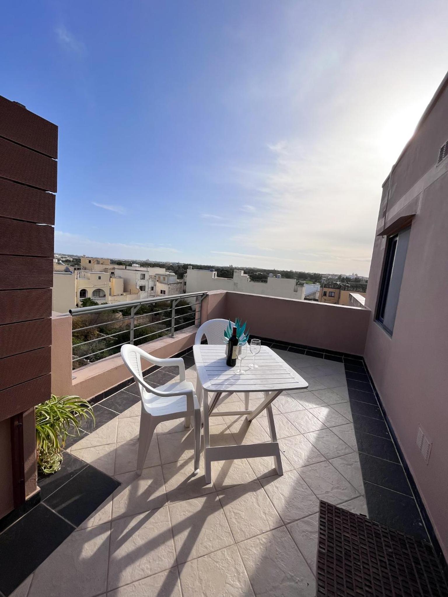 Modern Spacious 2BD Penthouse with 2 Terraces - Close to Luqa Airport
