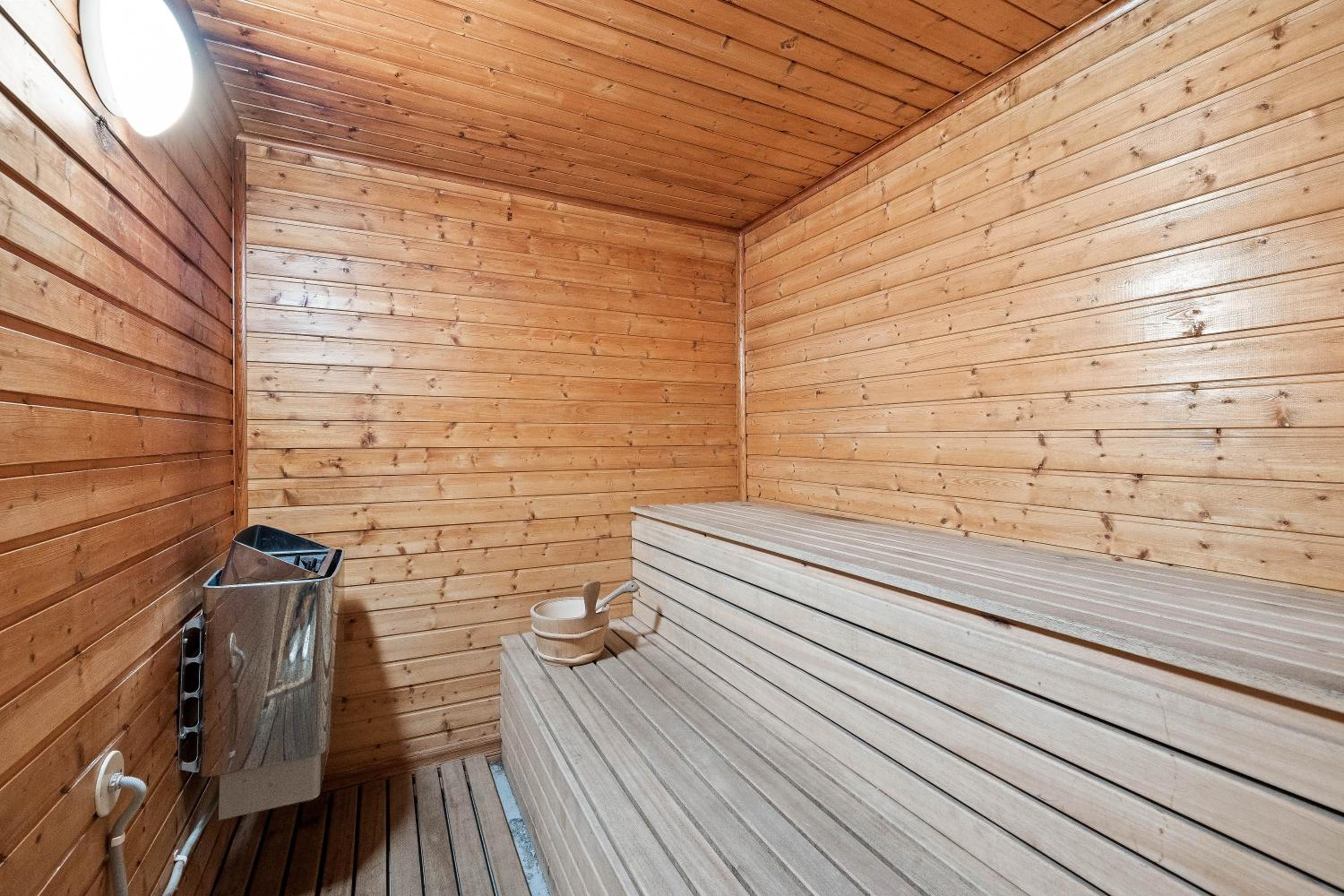 Massive Villa in Downtown Reykjavík with a Sauna view 3