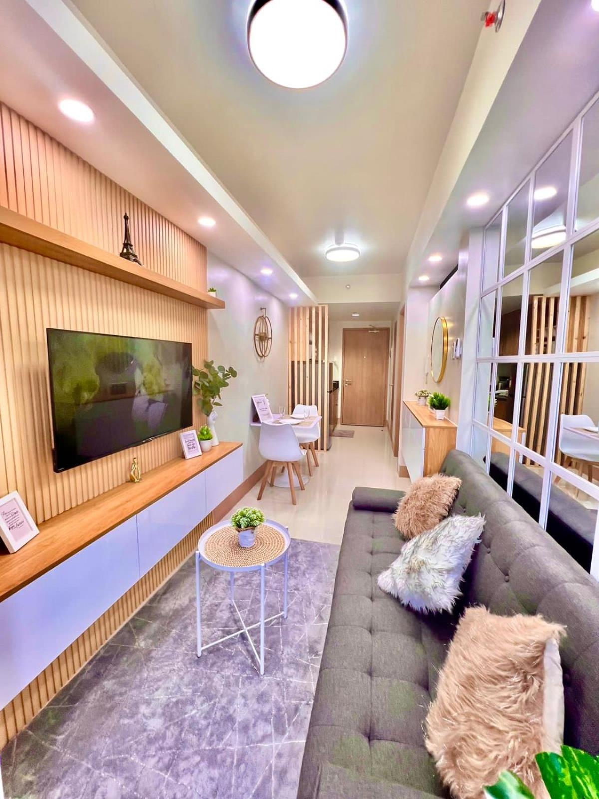 Scandi-Style & Organic condo Shore 3 MOA view 4