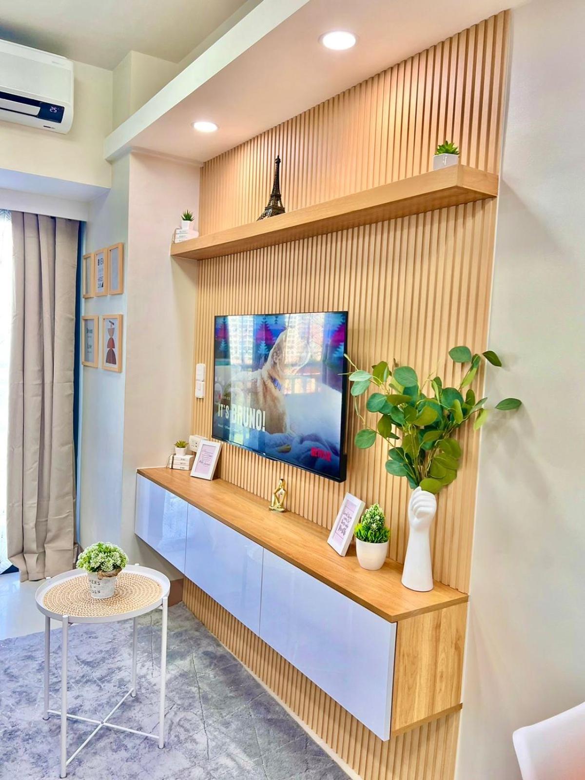Scandi-Style & Organic condo Shore 3 MOA view 3