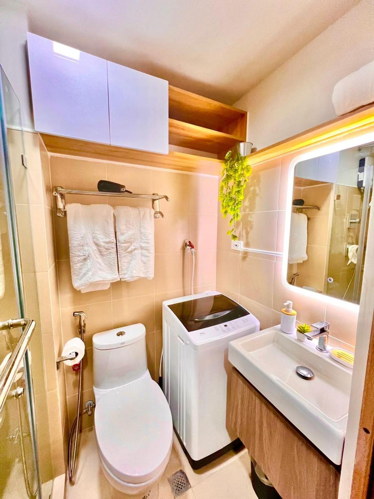 Scandi-Style & Organic condo Shore 3 MOA view 2