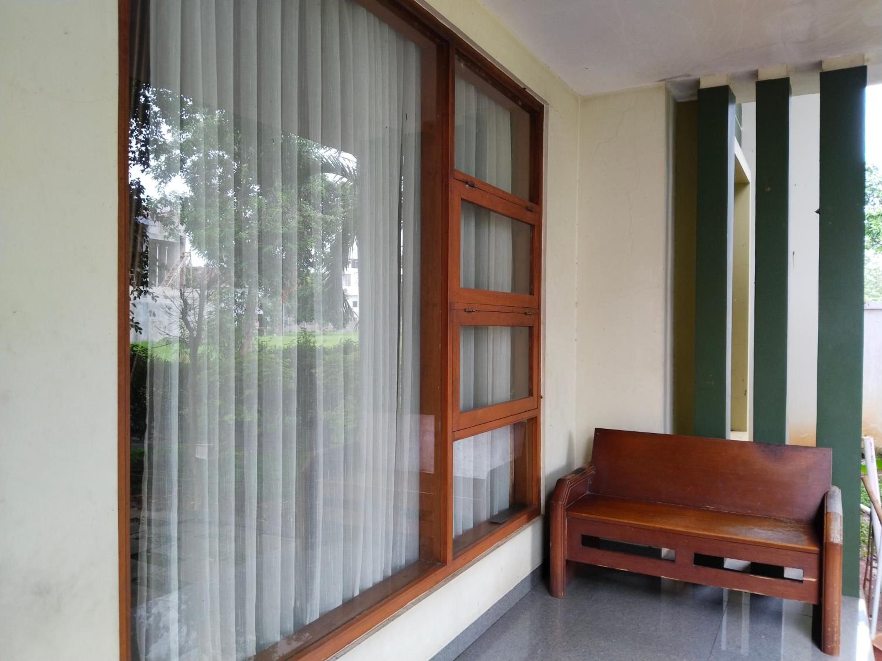 Twin Guest House Grand Wisata view 2