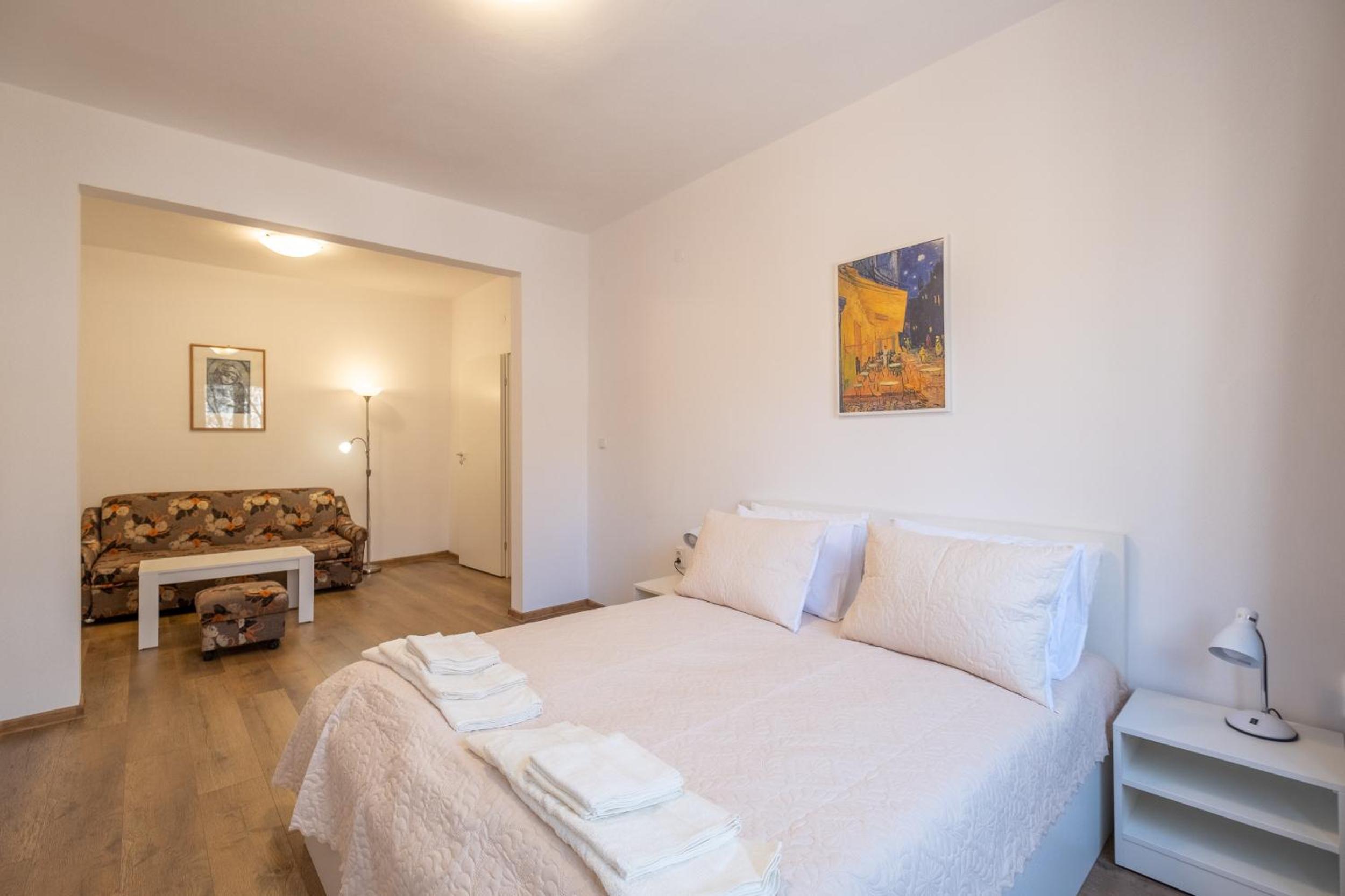 Peaceful downtown location - 2 bedroom apartment
