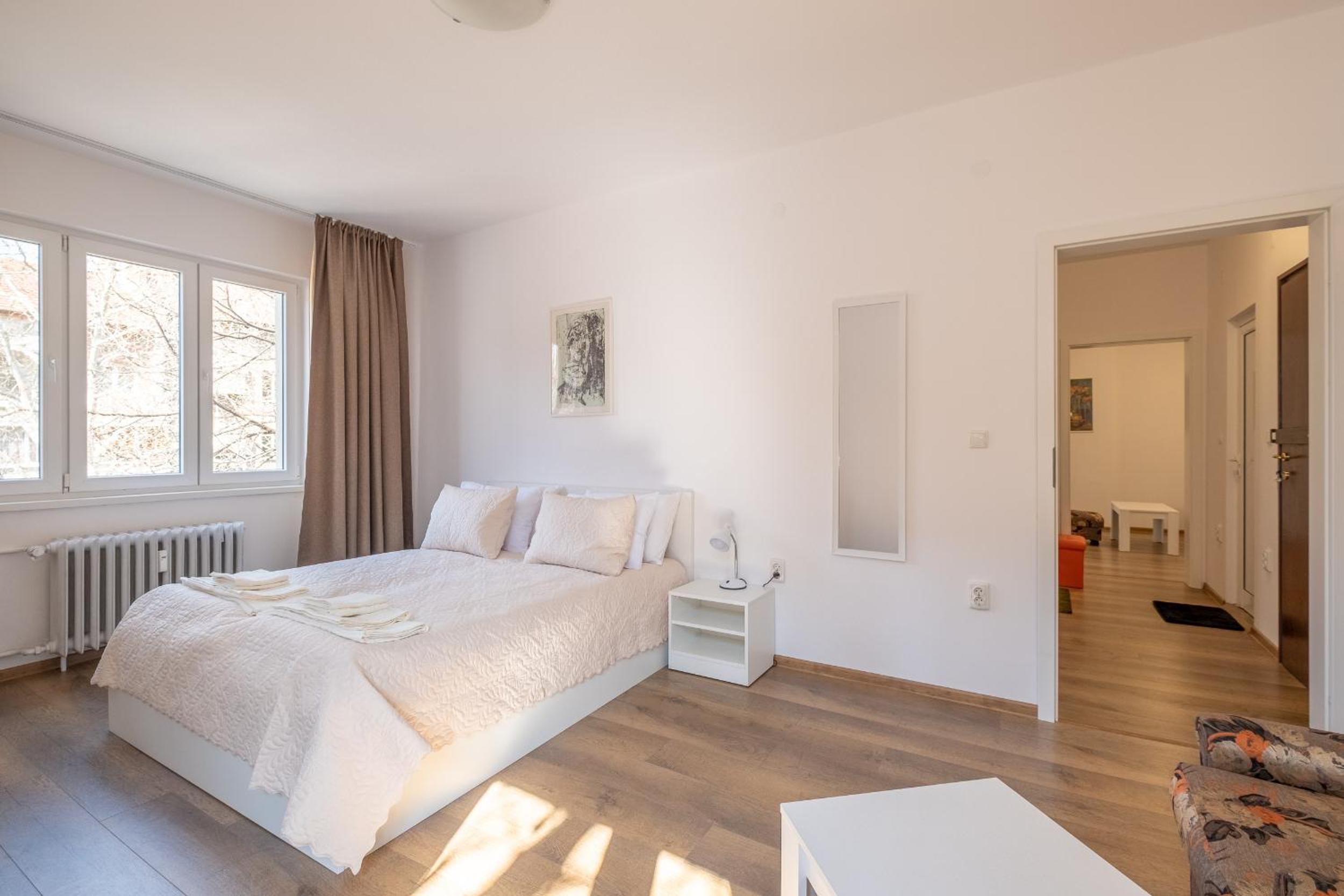 Peaceful downtown location - 2 bedroom apartment