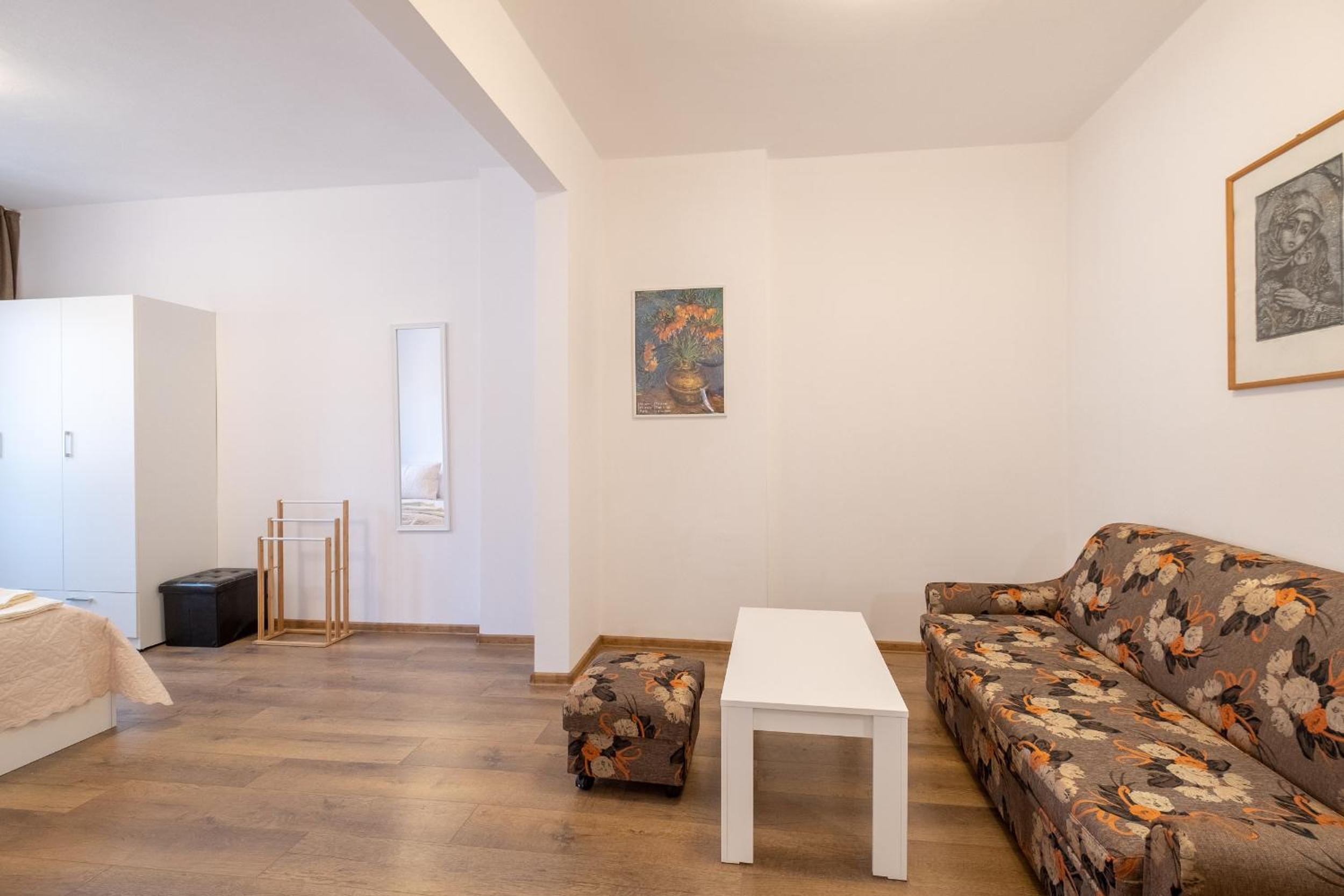 Peaceful downtown location - 2 bedroom apartment