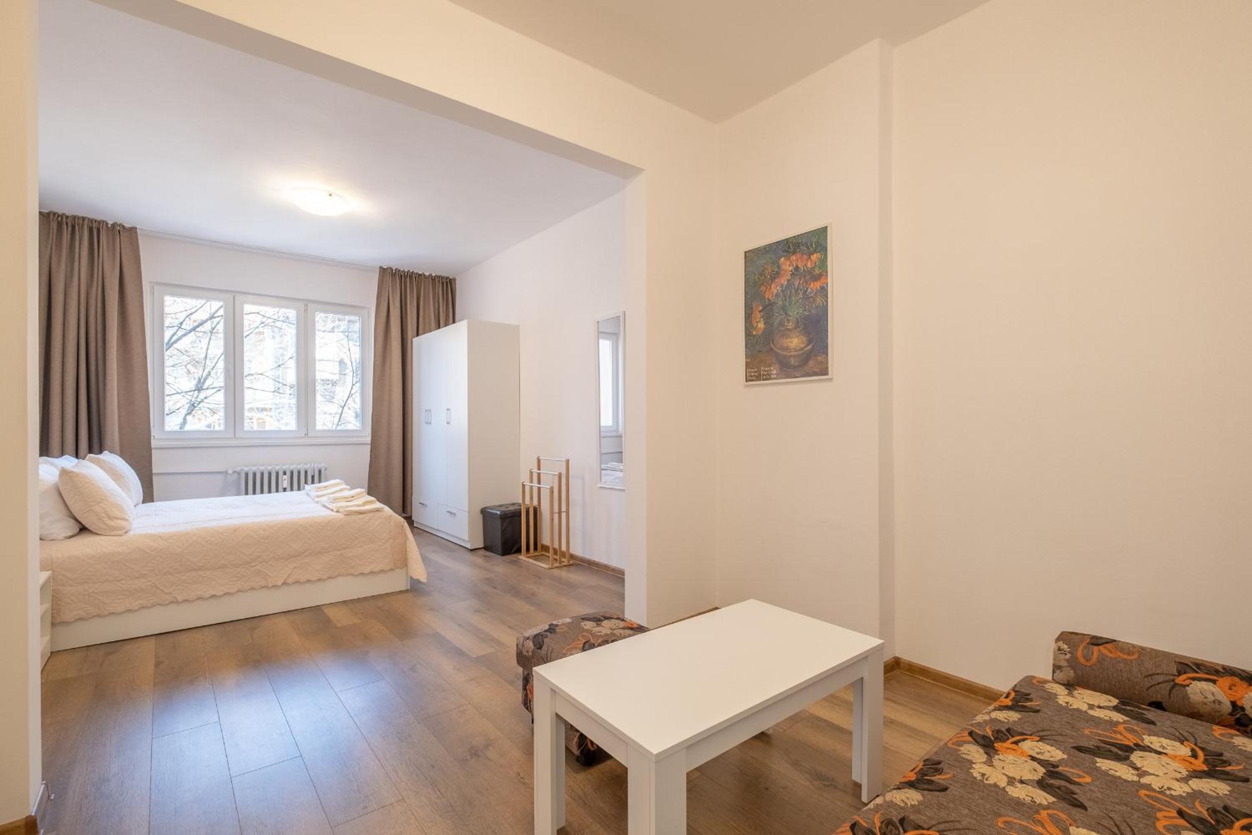 Peaceful downtown location - 2 bedroom apartment