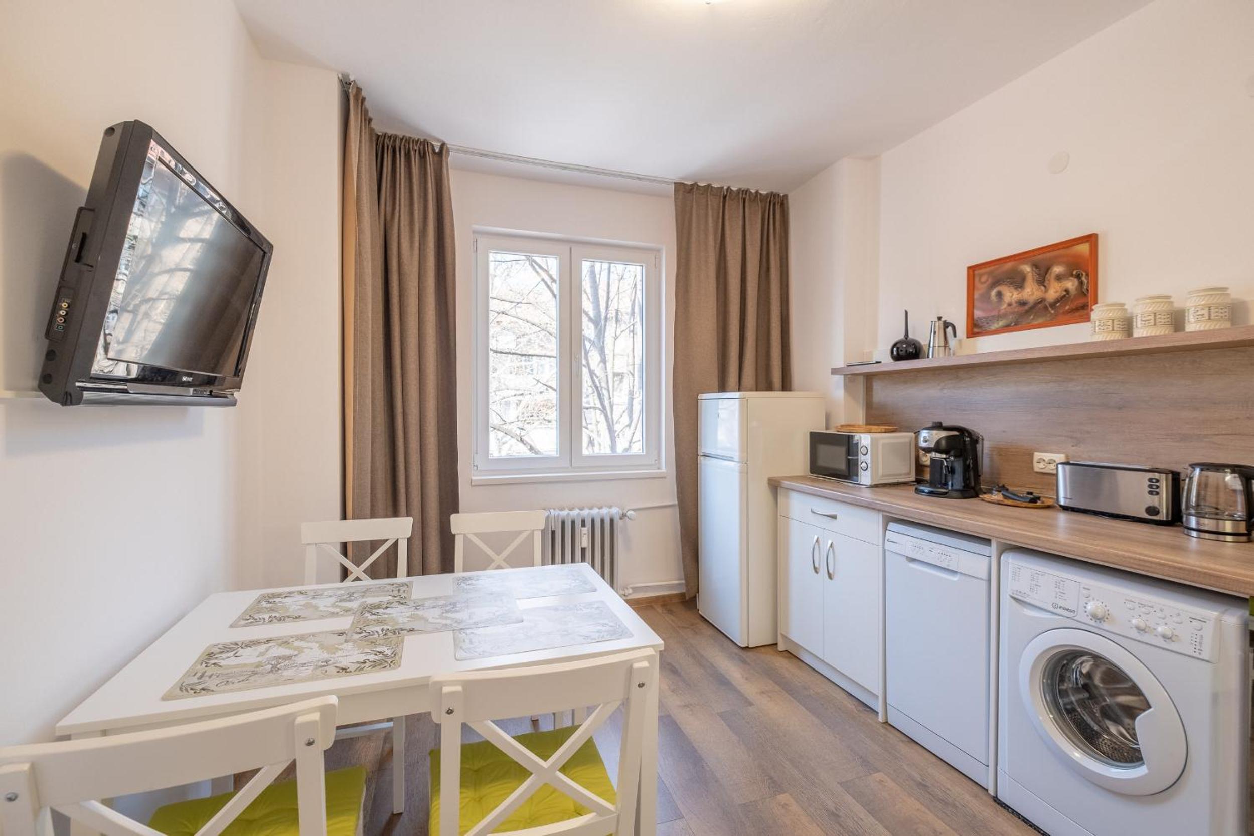 Peaceful downtown location - 2 bedroom apartment
