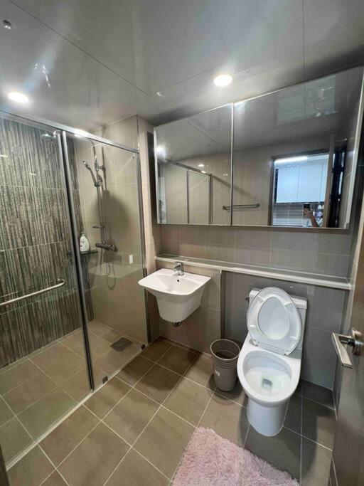 (NEW) Luxury Condo in Clark view 2