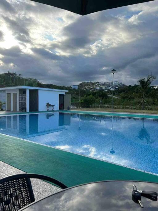 (NEW) Luxury Condo in Clark view 5
