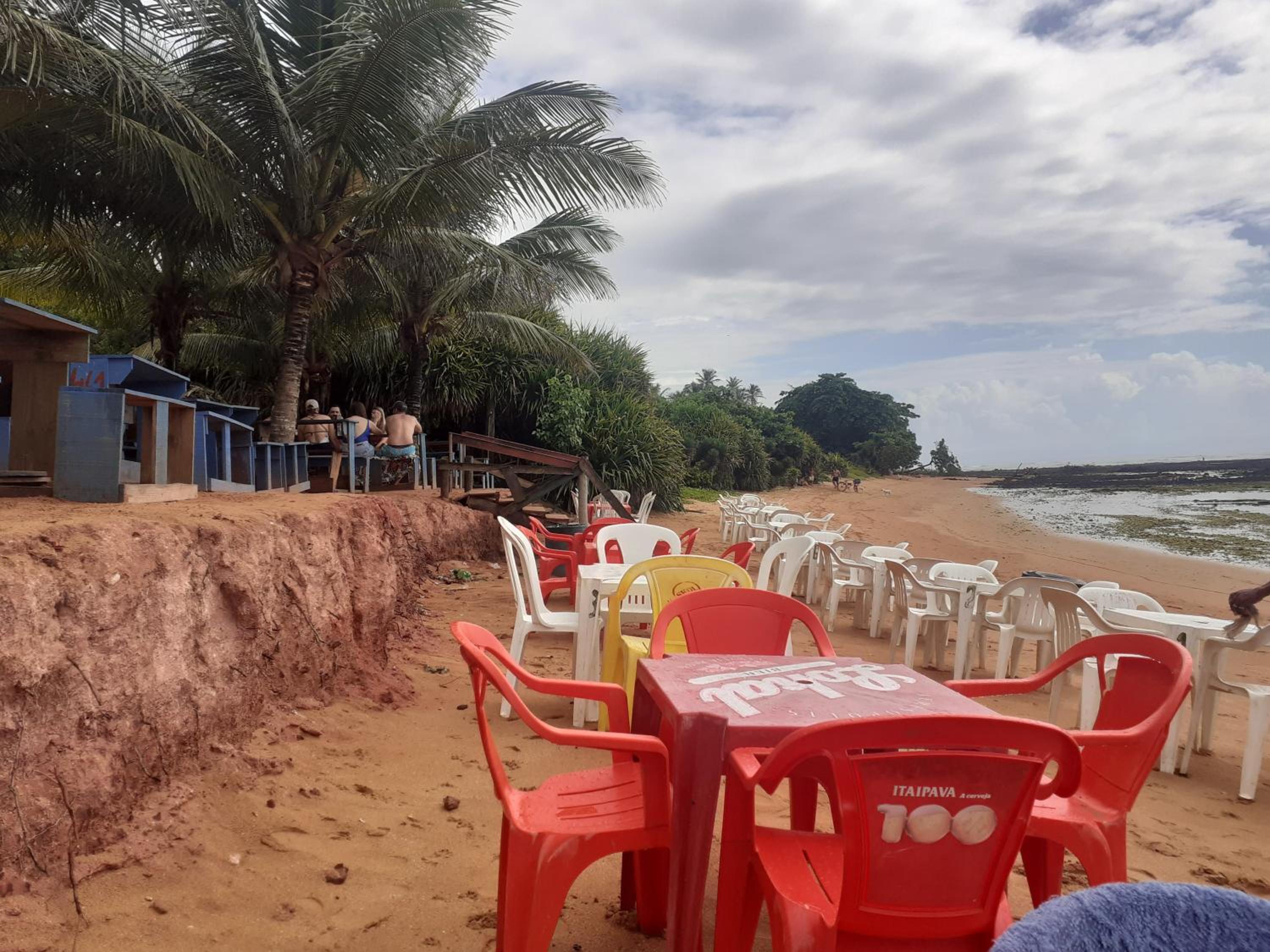 KITNET BRANCA NA PRAIA