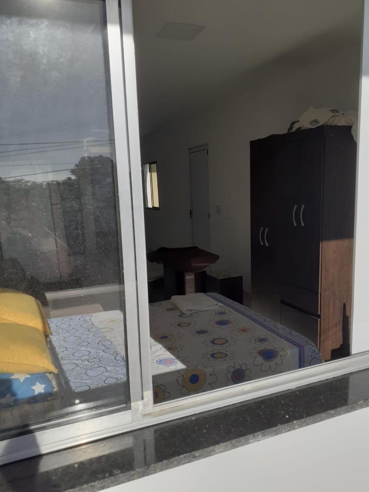 KITNET BRANCA NA PRAIA